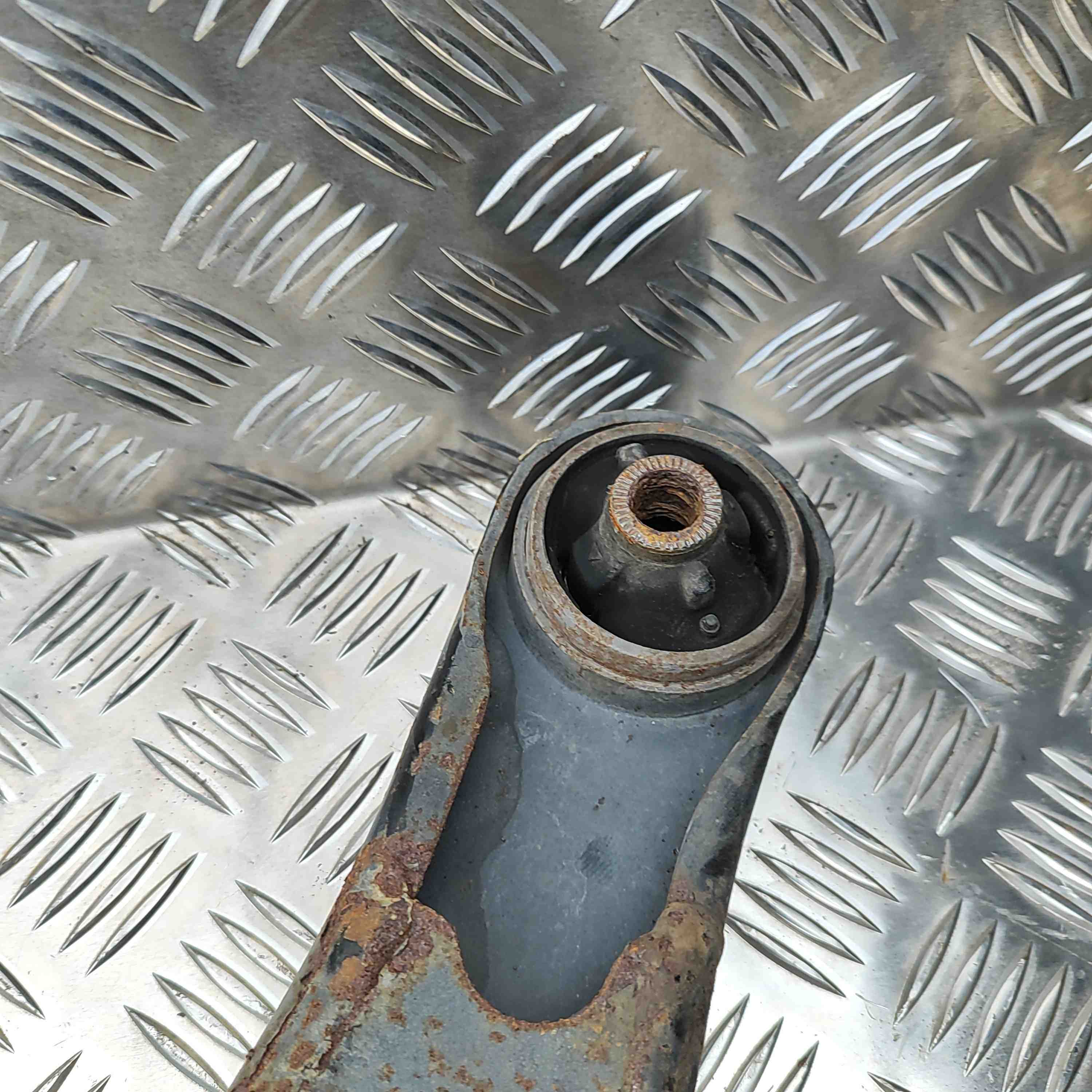 TOYOTA Celica 7 generation (1999-2006) Нижний рычаг передний левый 48069-20381 32030782