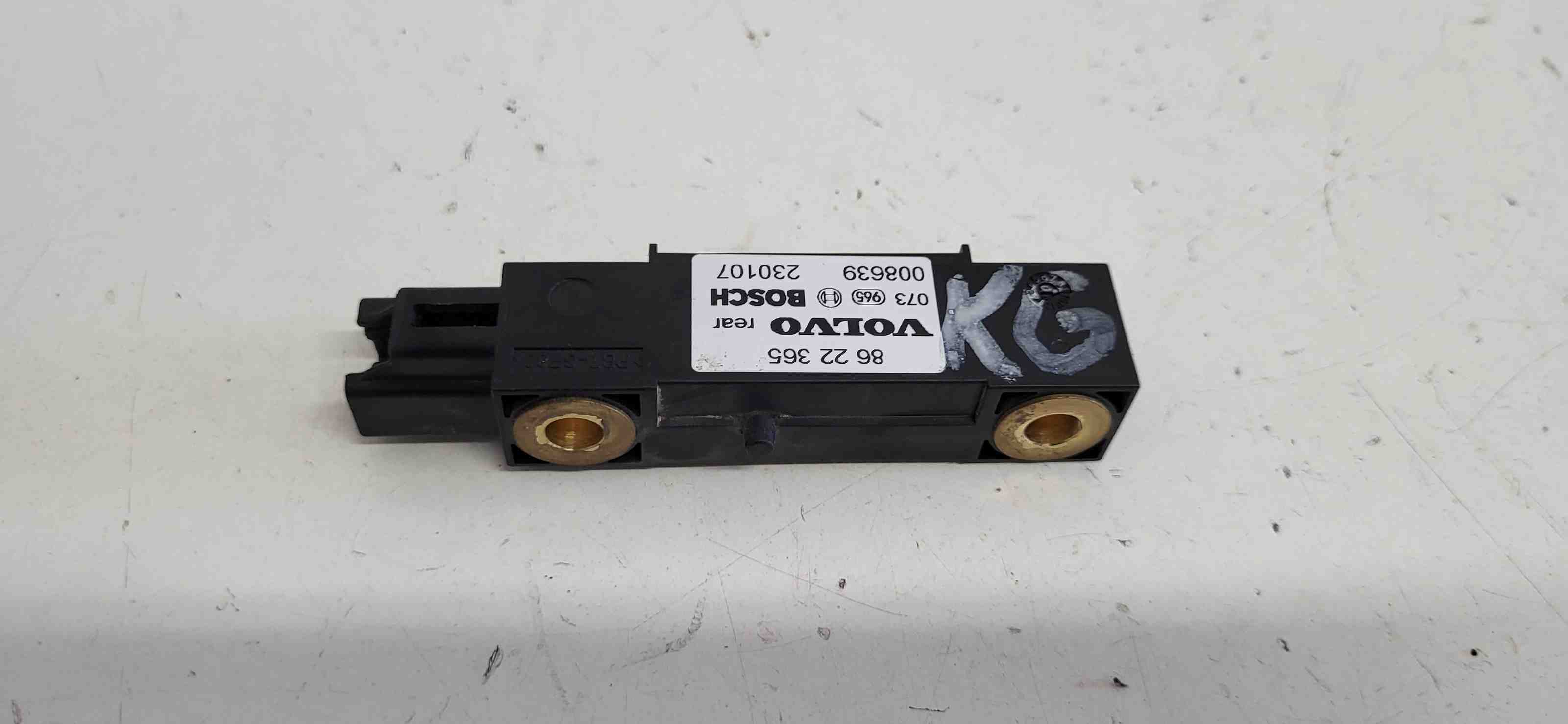VOLVO V70 3 generation (2007-2020) Aizmugurējais kreisais trieciena sensors 8622365 32398399