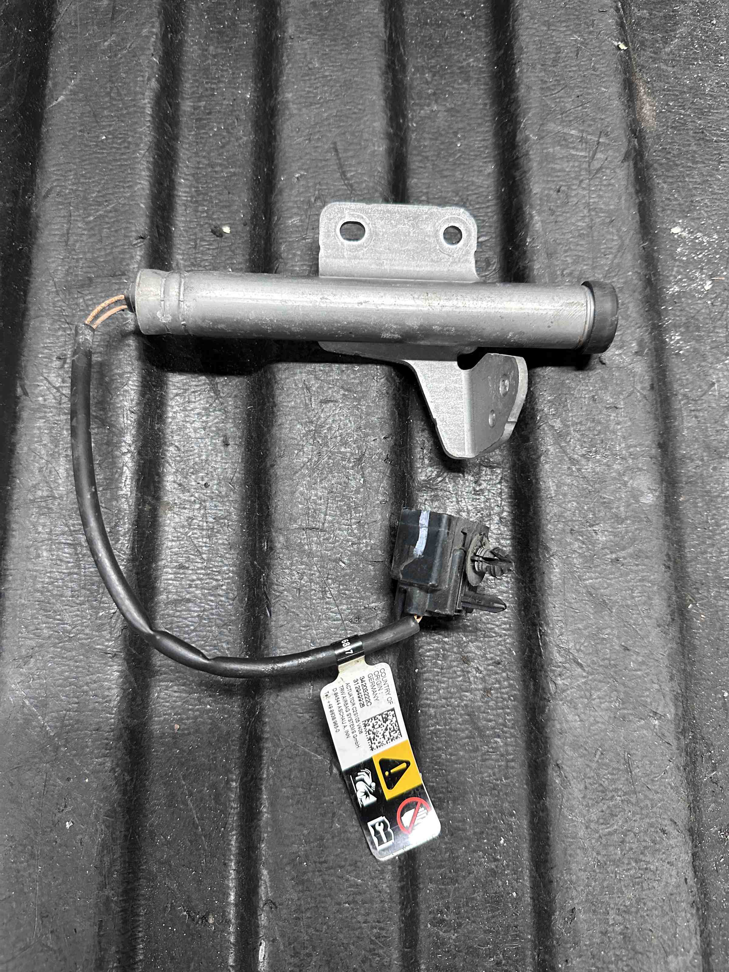VOLVO S90 2 generation (2016-2023) HOOD ACTUATOR HINGE 31688051,frontright 32394464