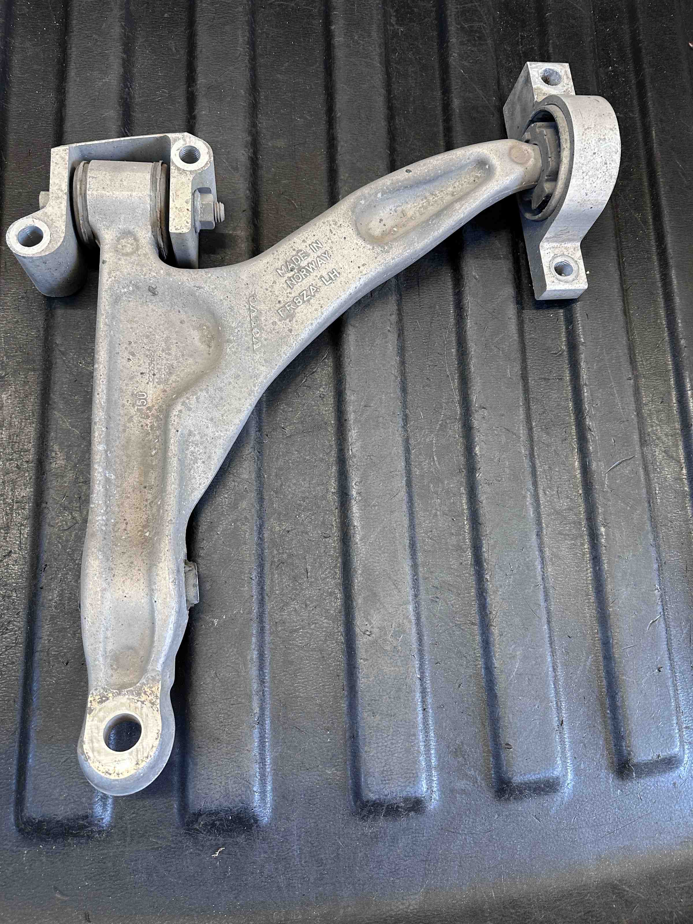 VOLVO V60 2 generation (2018-2023) Front Left Arm 32269627,4121736,FR8ZA 32412002
