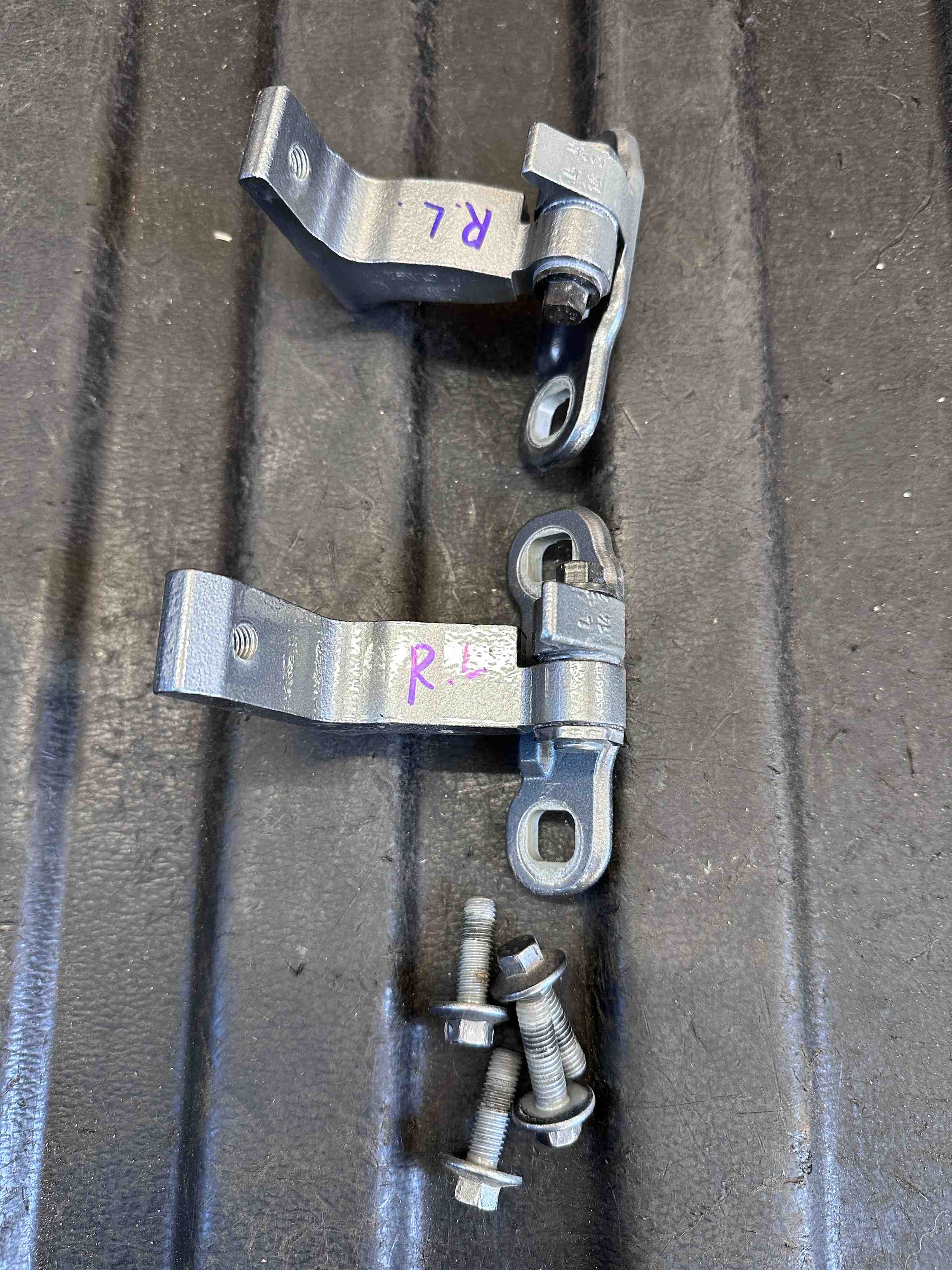 VOLVO S90 2 generation (2016-2023) Left rear door hinge kit 31371586,31424587,A046572 32461038