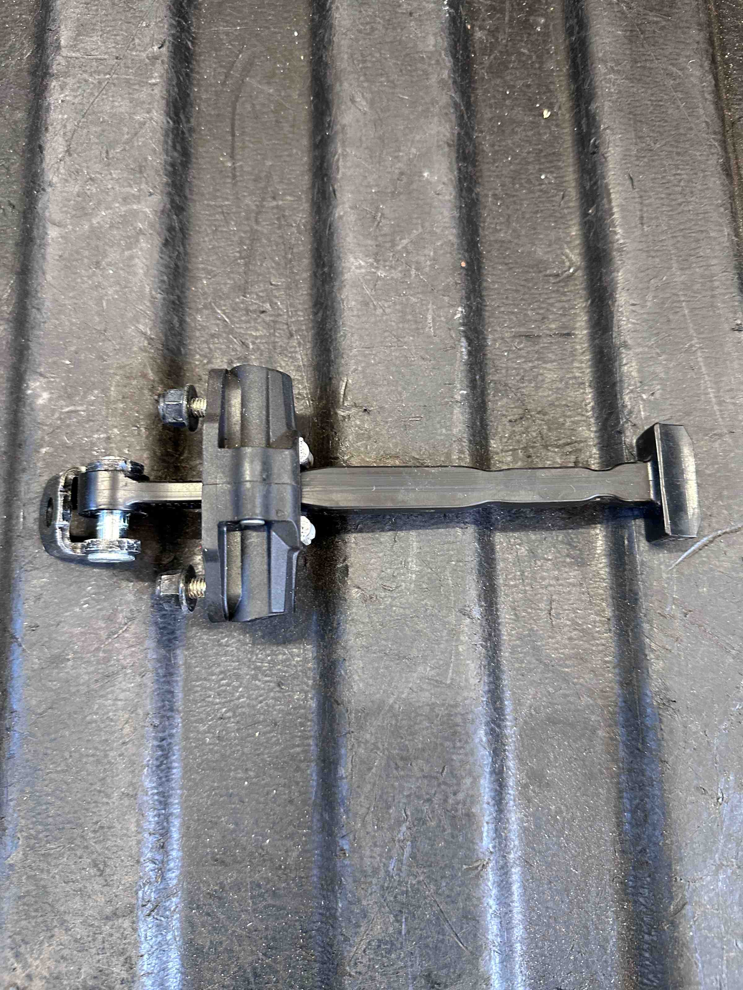VOLVO S90 2 generation (2016-2023) Rear  Left Door Limiter 31385858,C8P5D 32461489