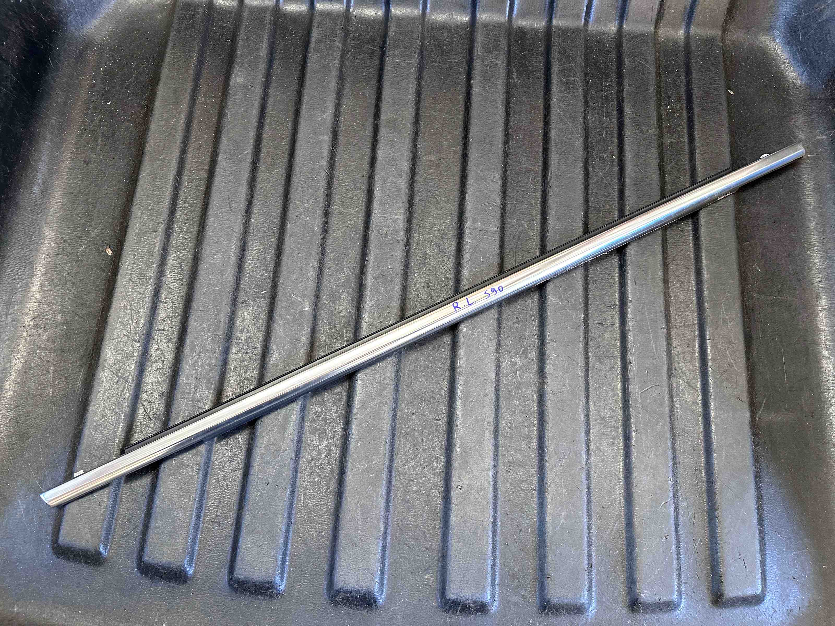 VOLVO S90 2 generation (2016-2023) Rear Left Door Window Molding 31848055 32462013