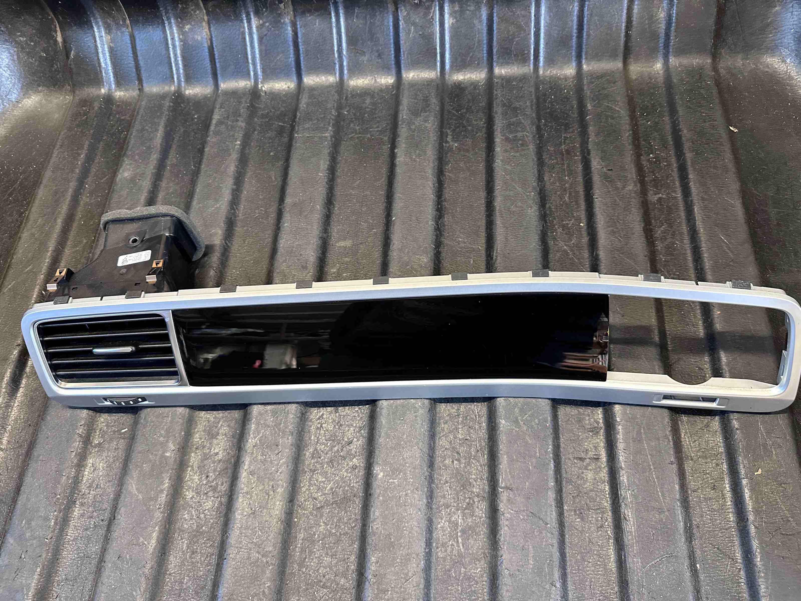 VOLKSWAGEN Touareg 2 generation (2010-2018) Paneelin verhoilusuoja 7P2858418,7P2858418G,7P2857189A,7P2857221,7P2819703 32462568