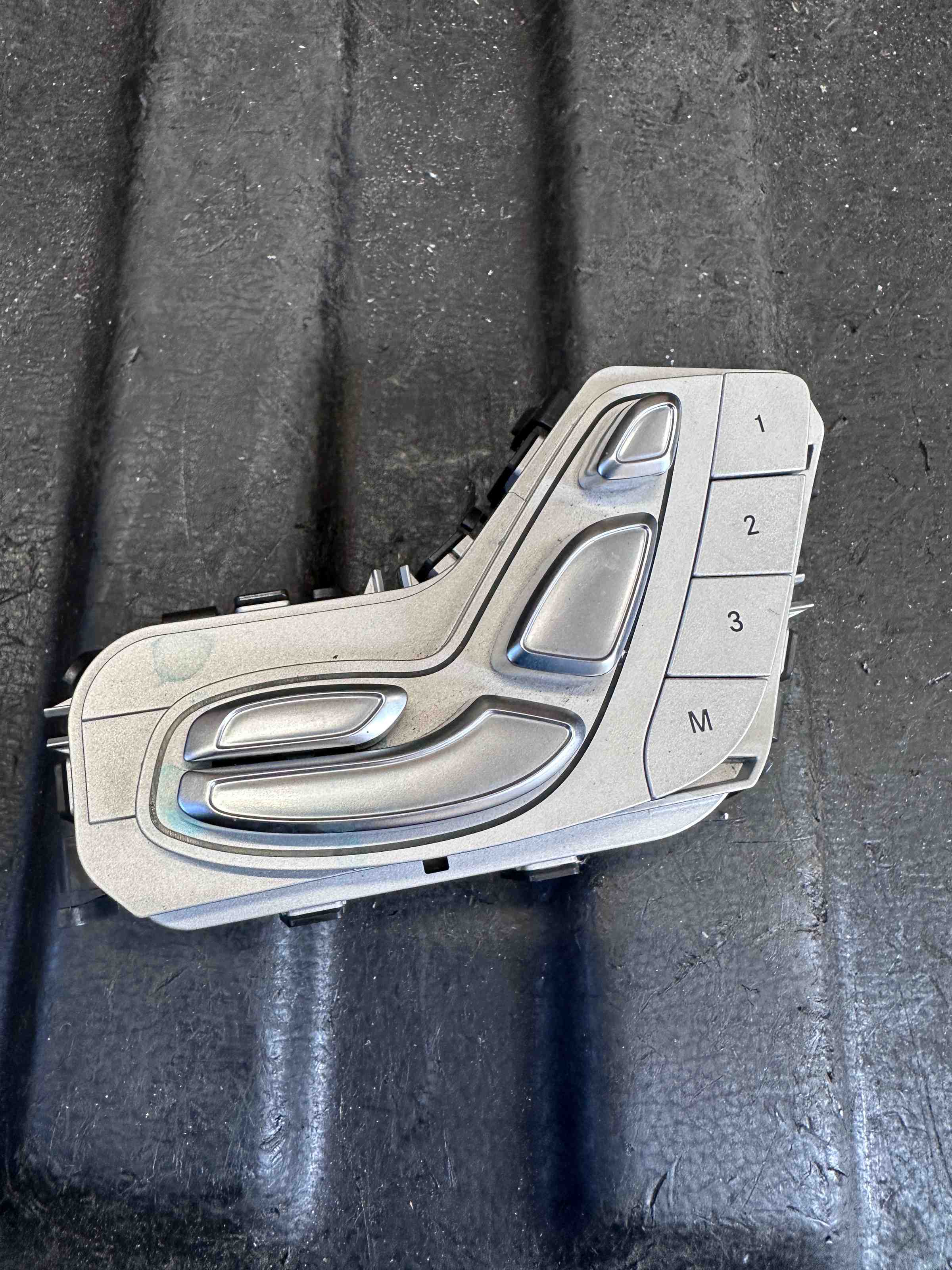 MERCEDES-BENZ C-Class W205/S205/C205 (2014-2023) Кнопки управления правым сиденьем A2059057851 32549014