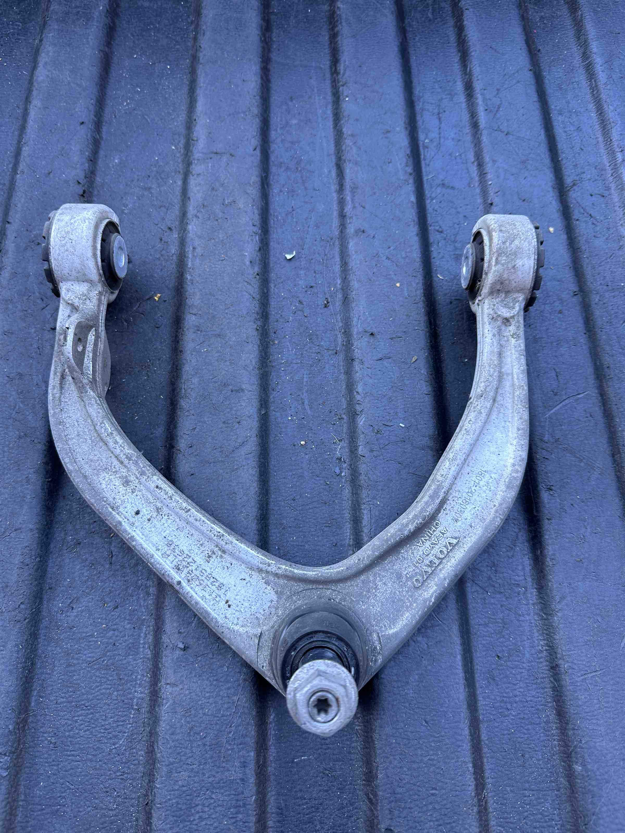 VOLVO S90 2 generation (2016-2023) Front Left Upper Wishbone Arm 31360936 32568261