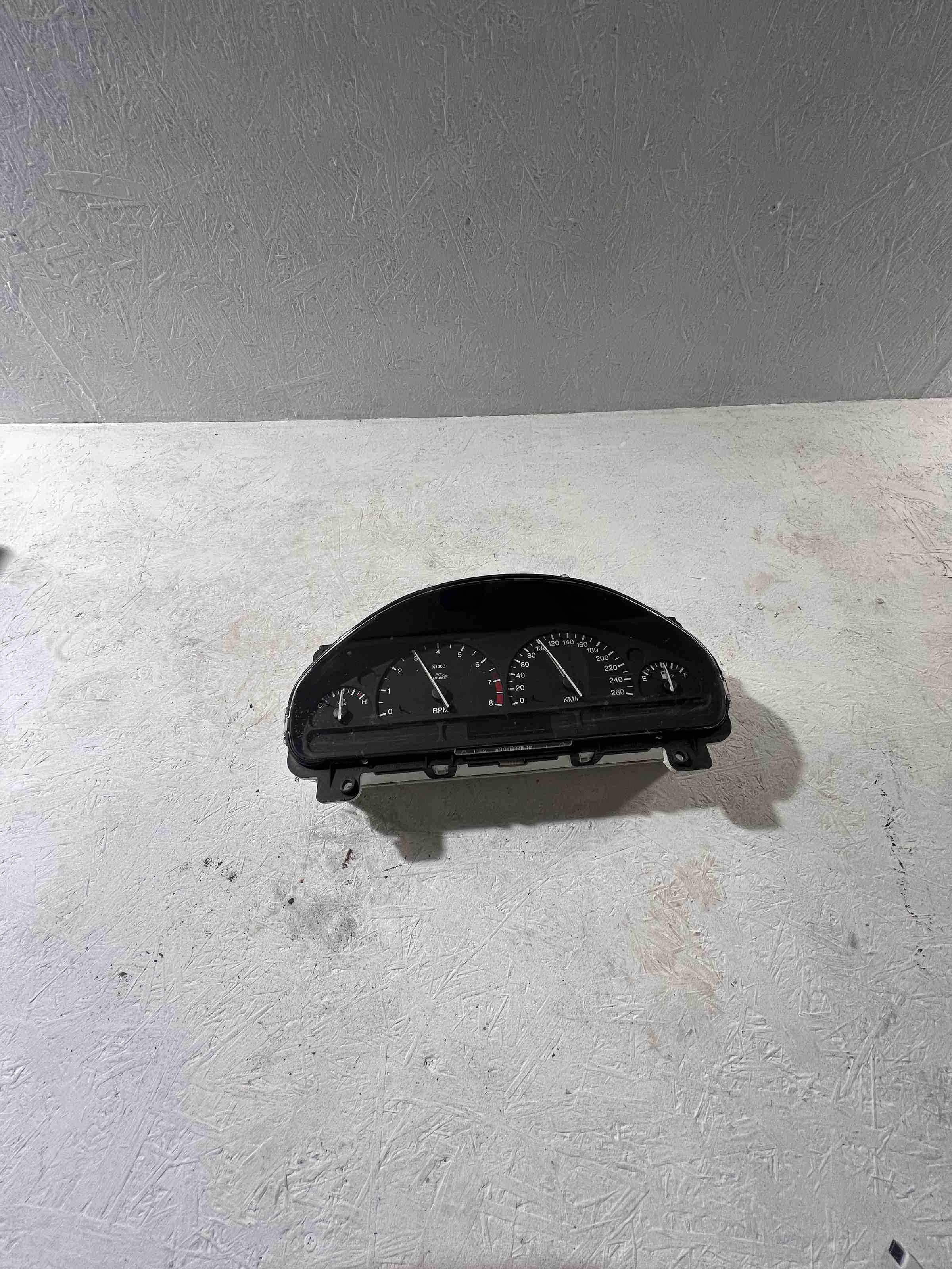 JAGUAR S-Type 1 generation (1999-2008) Instrumentu panelis/spidometrs XR8F10849 32565061