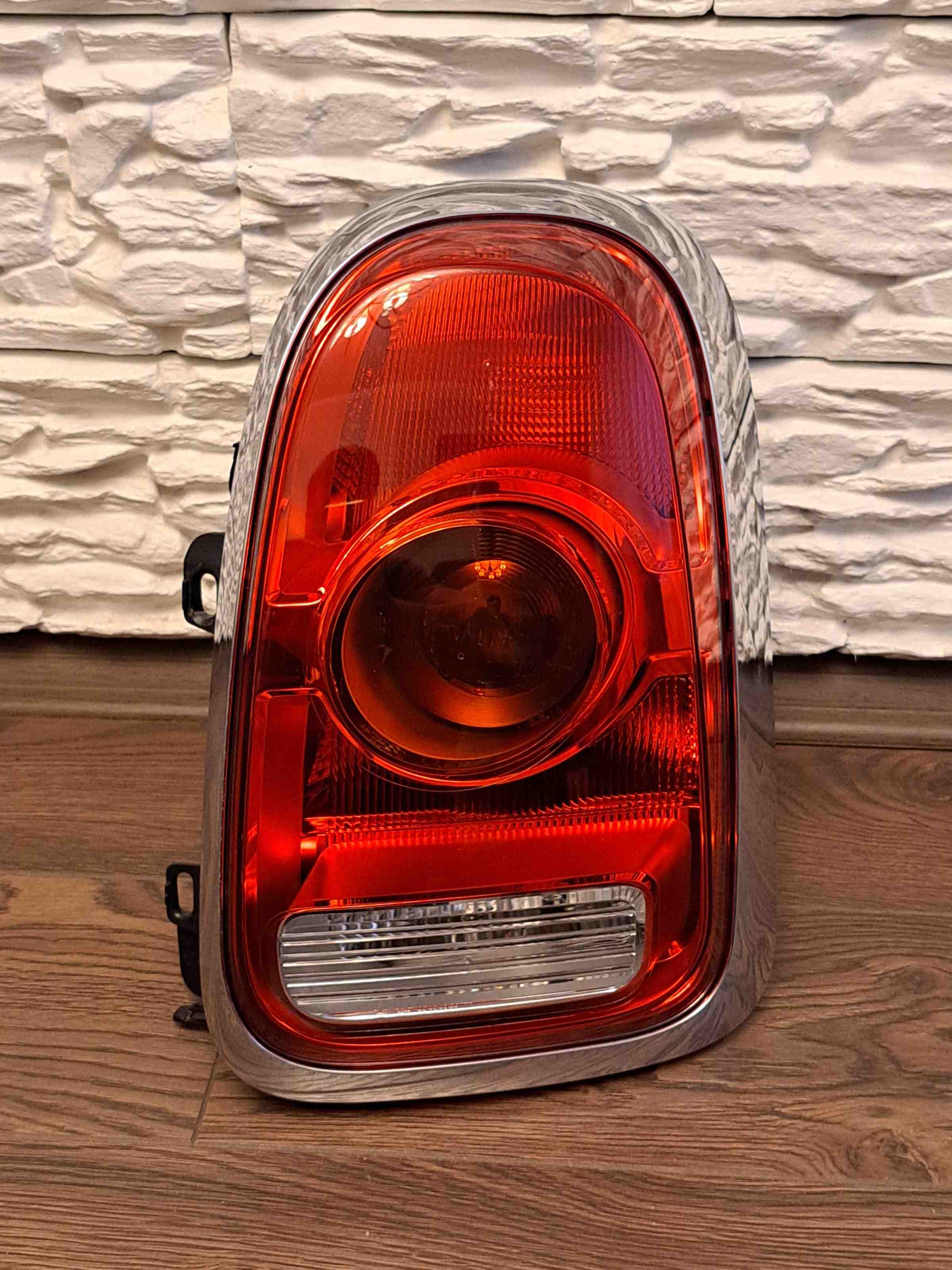MINI Countryman 2 generation (F60) (2016-2024) Bakre höger bakljuslampa 32403015