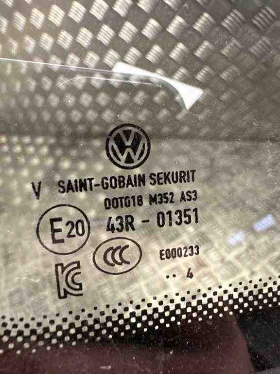 VOLKSWAGEN Golf 8 generation (2019-2023) Aizmugurējais kreisais durvju stikls 43R01351,E000233,DOT618M352AS3 32471129