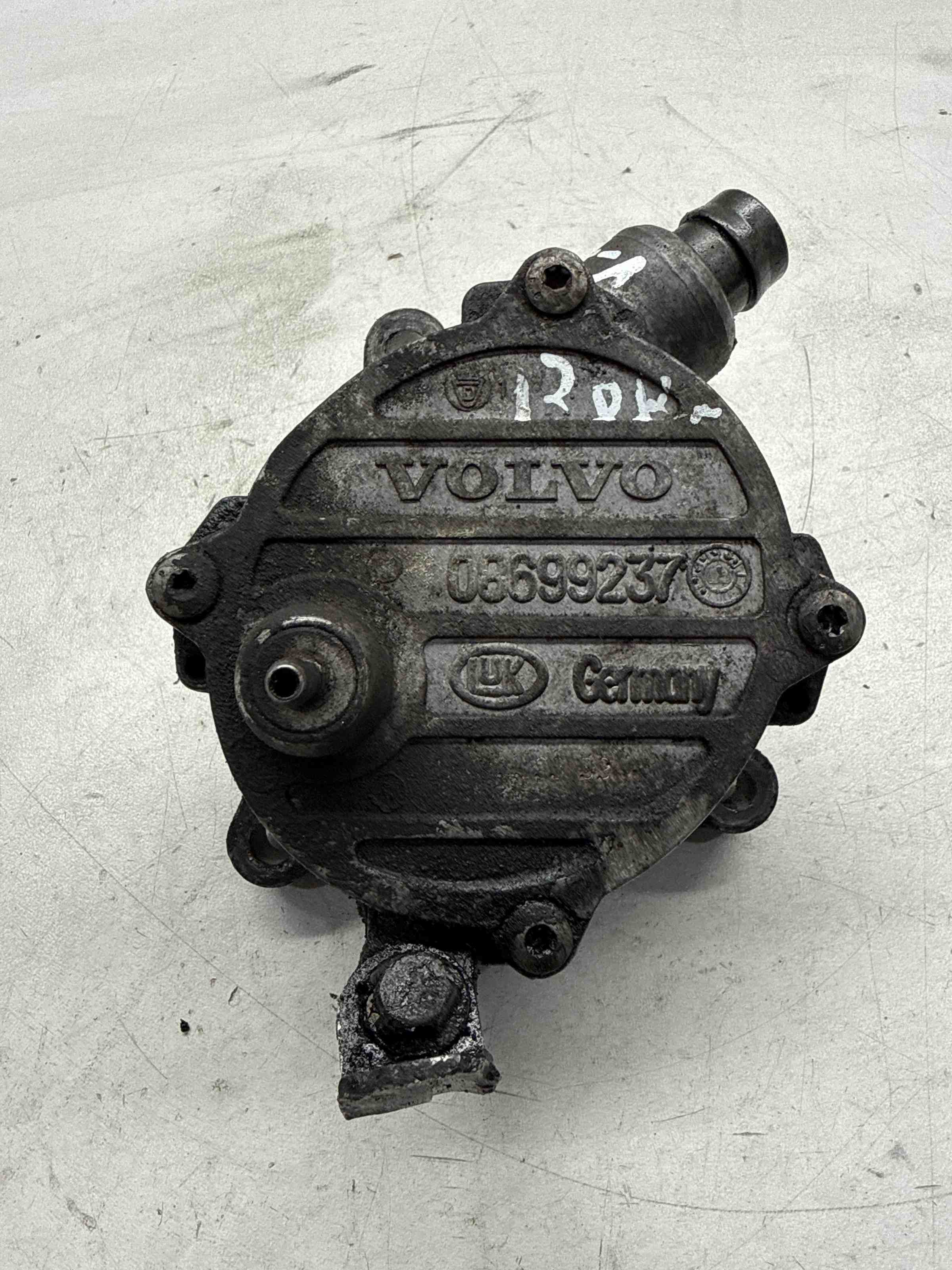 VOLVO V70 2 generation (2000-2008) Vacuum Pump 08699237 32408102