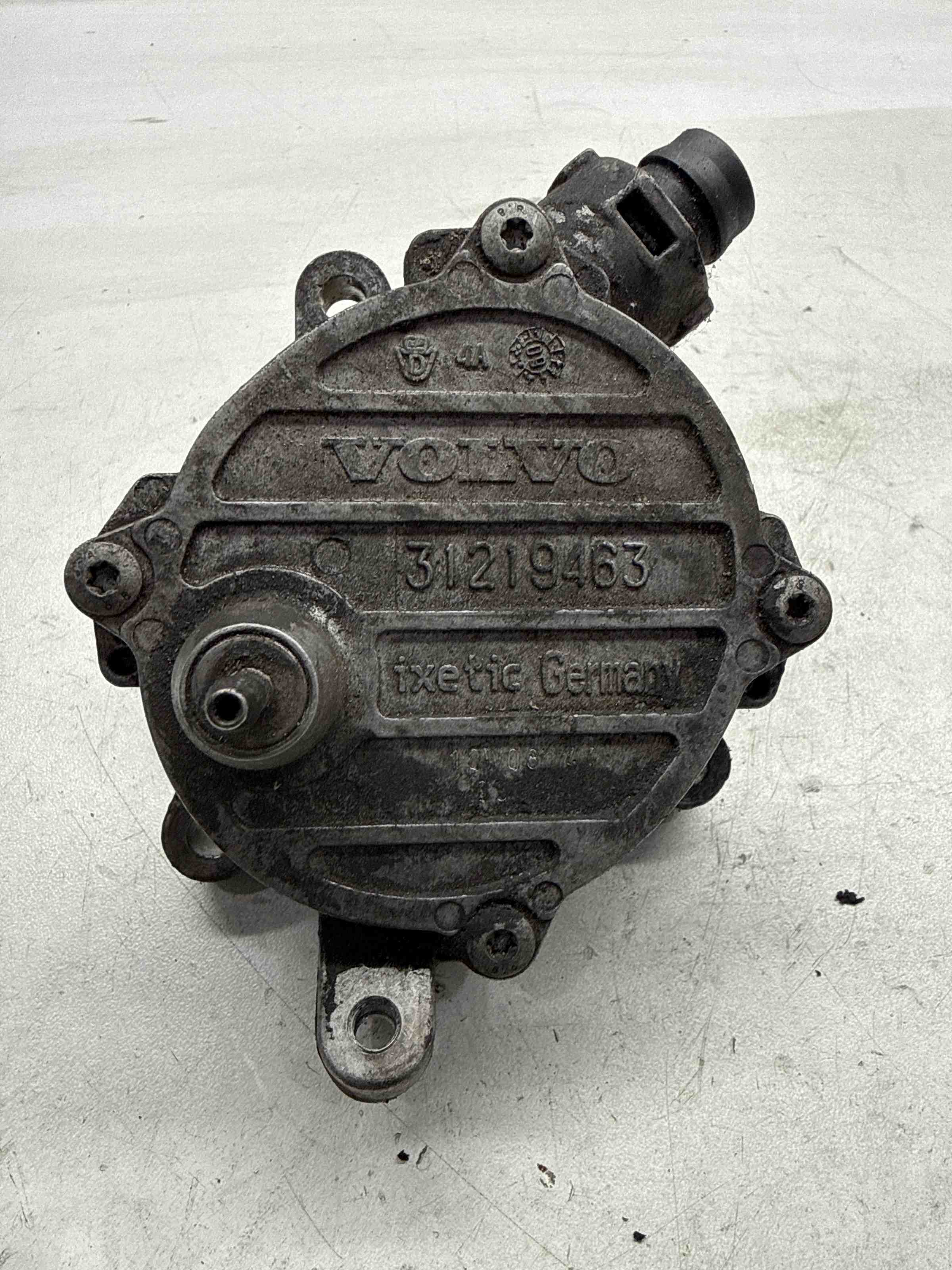 VOLVO V70 2 generation (2000-2008) Vacuum Pump 31219463 32408119