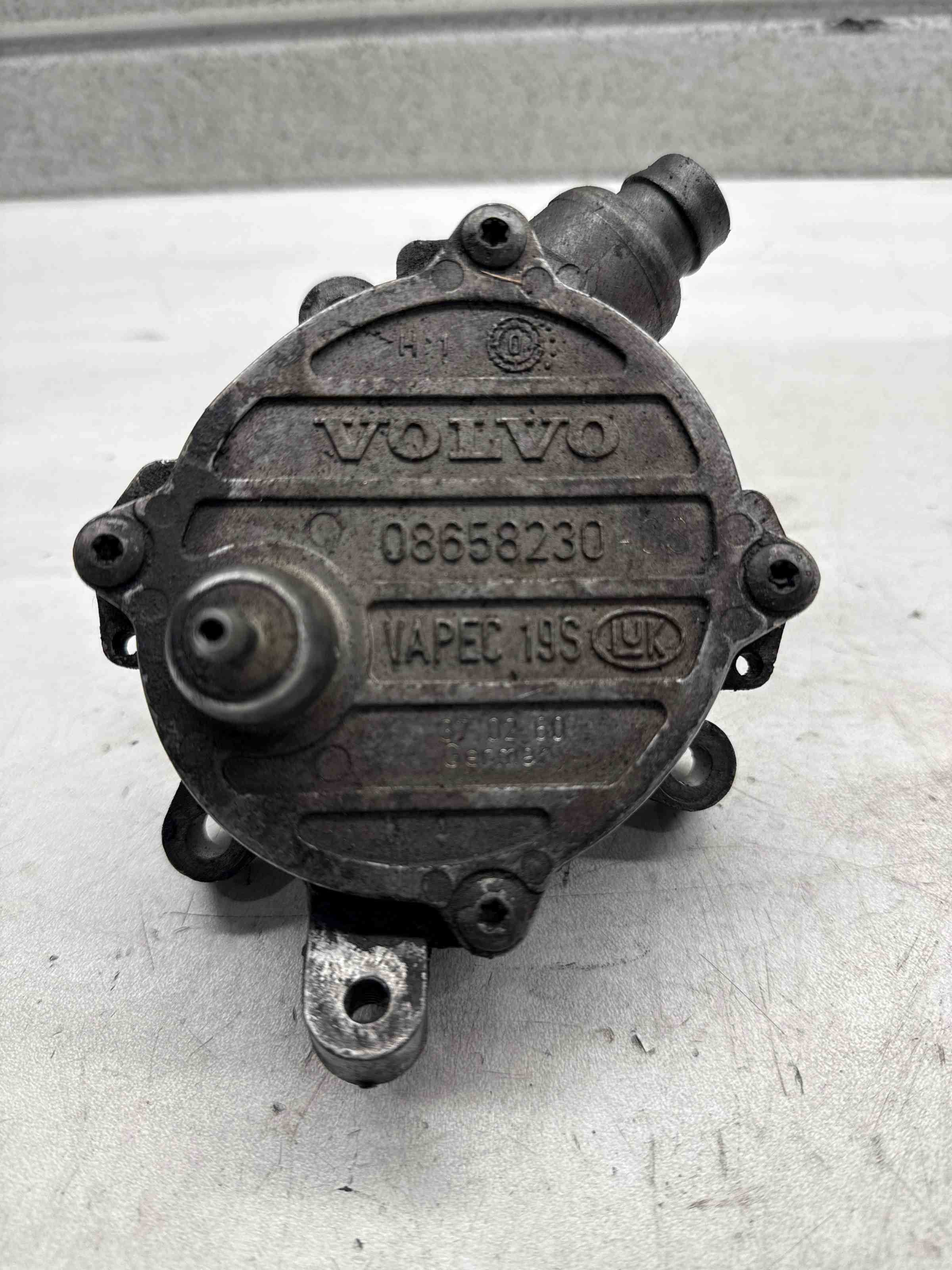 VOLVO V70 2 generation (2000-2008) Vacuum Pump 08658230 32408125