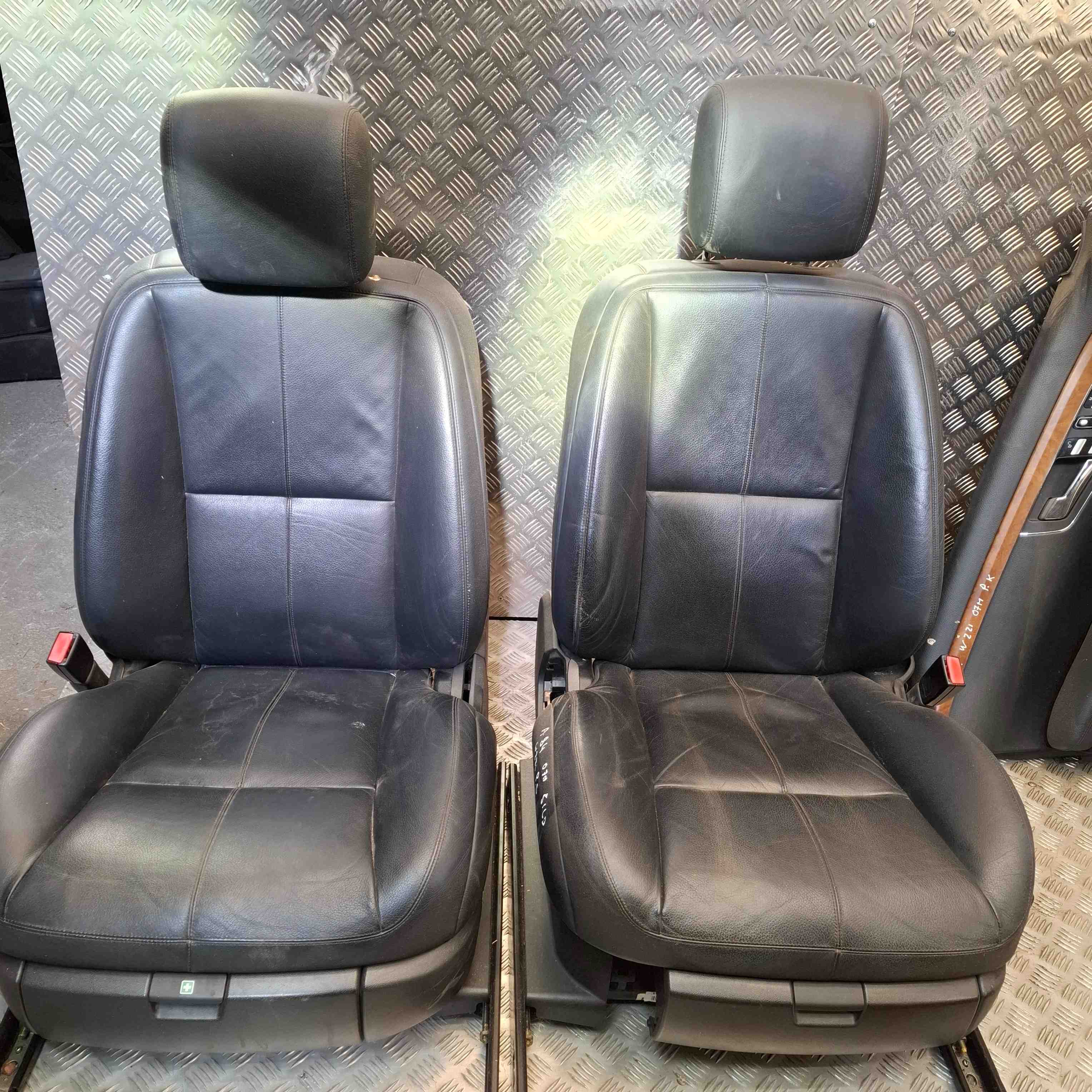 MERCEDES-BENZ S-Class W221 (2005-2013) Внутренние сиденья с комплектом дверных карт 32391970