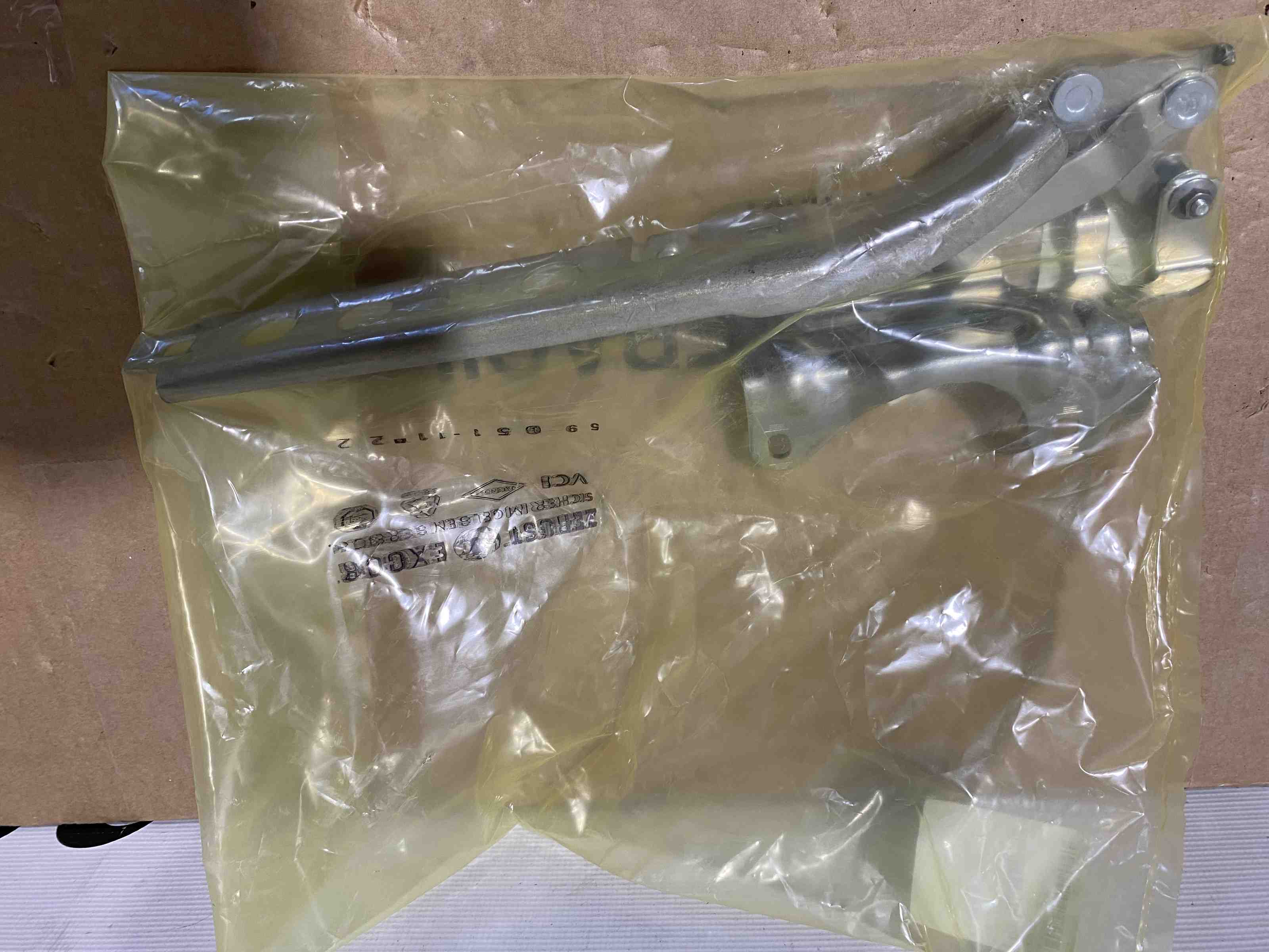 PORSCHE Macan 1 generation (2013-2023) Front Left Bonnet Hinge 95B823301F 32465359