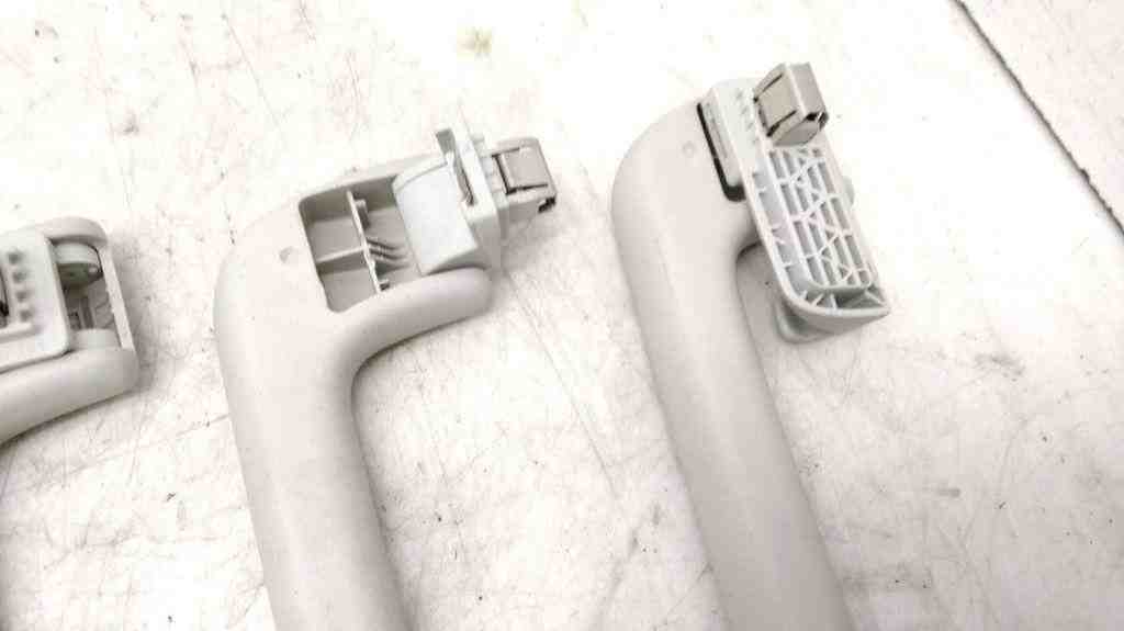 AUDI A4 B7/8E (2004-2008) Front Left Roof Handle 8K0857607 32417095