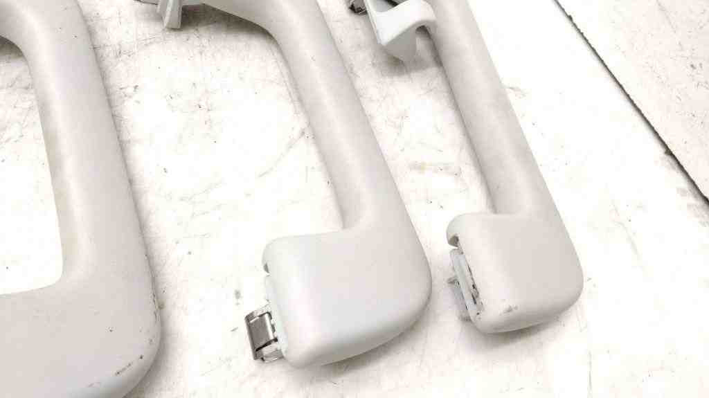 AUDI A4 B7/8E (2004-2008) Front Left Roof Handle 8K0857607 32417095