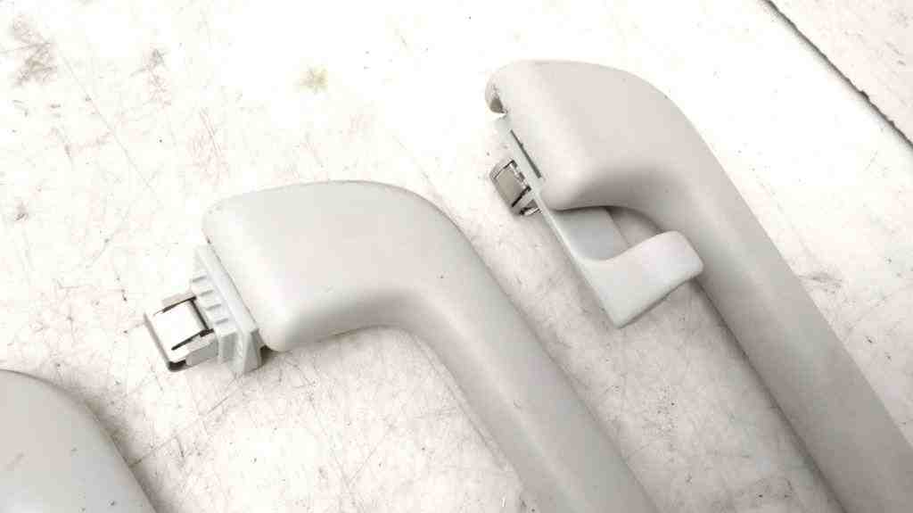 AUDI A4 B7/8E (2004-2008) Front Left Roof Handle 8K0857607 32417095