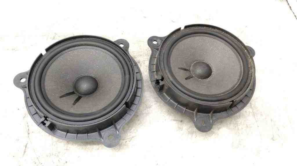 RENAULT Megane 3 generation (2008-2020) Front Right Door Loudspeaker A4538270200,H015229M,281569368R 32428663