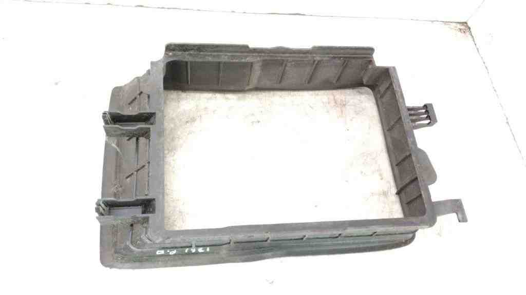 RENAULT Megane 3 generation (2008-2020) Radiator air diverter 215584068R 32428759