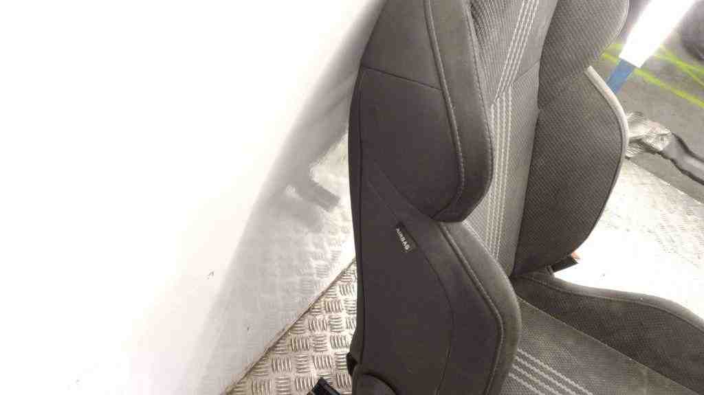 RENAULT Megane 3 generation (2008-2020) Front Right Seat 32429063
