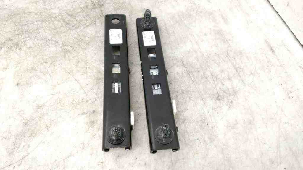 RENAULT Megane 3 generation (2008-2020) Front Left Seat Belt Height Adjuster 878240875R 32429282