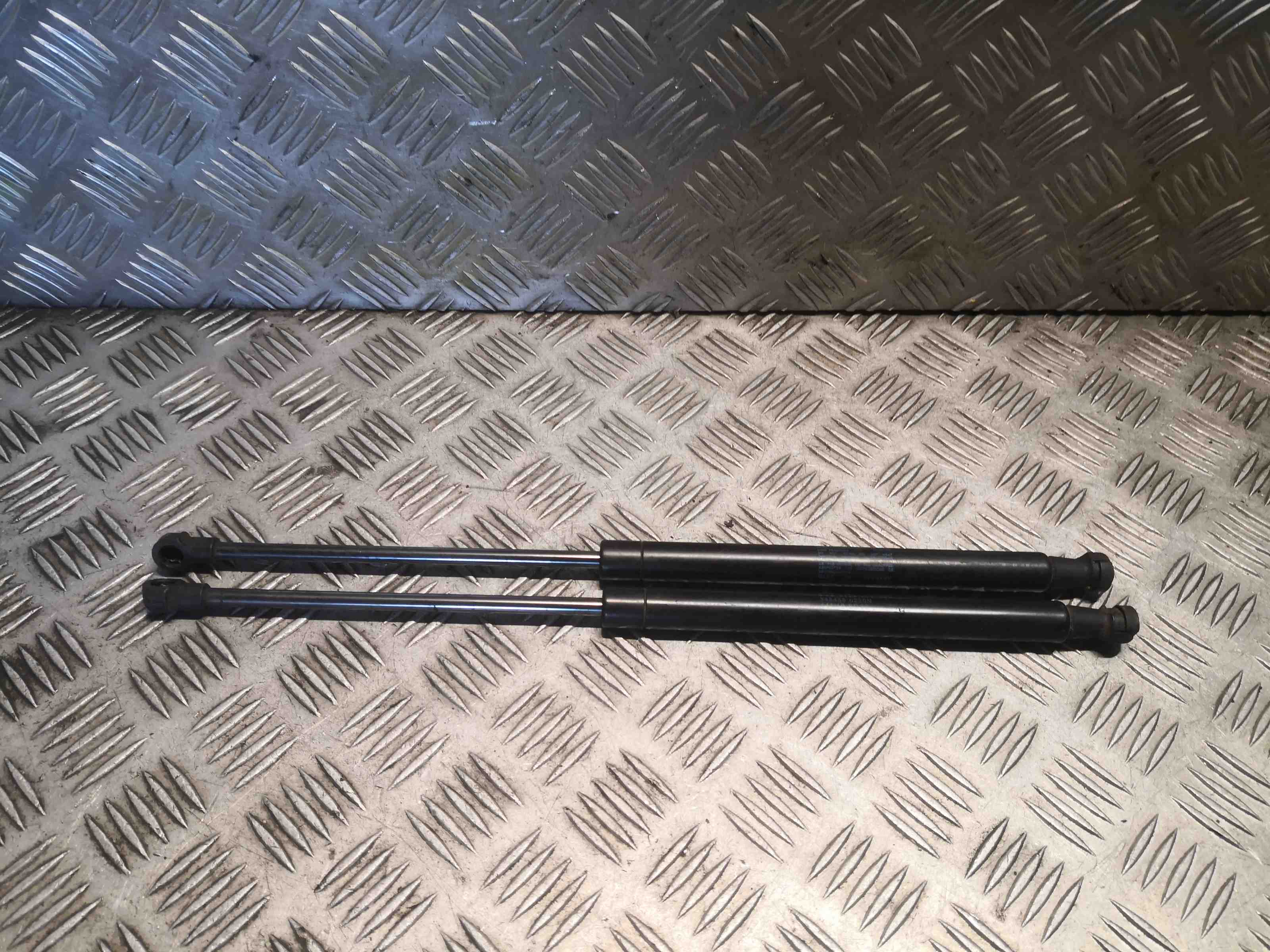 LAND ROVER Range Rover Sport 1 generation (2005-2013) Priekšējais labais pārsega amartizātors LR009106,8H2216E610AA 32396248