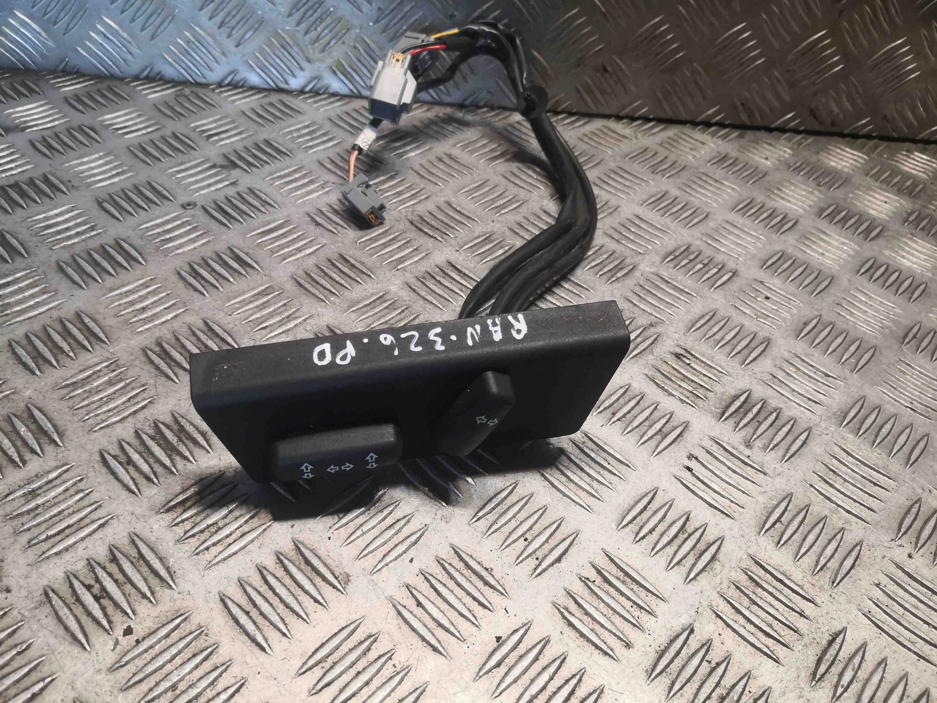 LAND ROVER Range Rover Sport 1 generation (2005-2013) Labās sēdekļa vadības pogas 8h2214a701ba 32396510