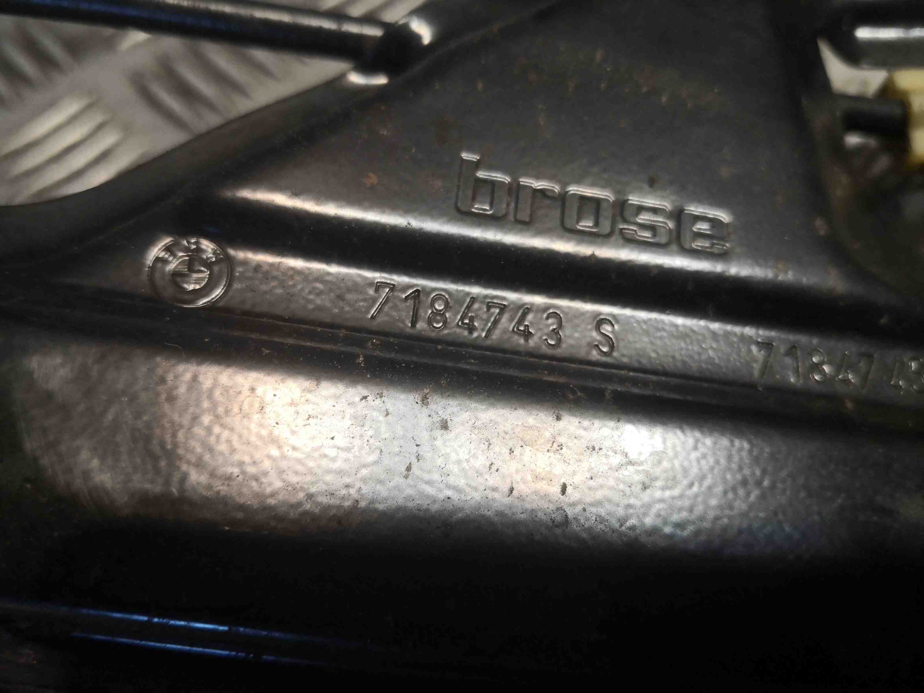 BMW 5 Series E60/E61 (2003-2010) Aizmugurējo kreiso durvju logu pacēlājs 7184743 32398306