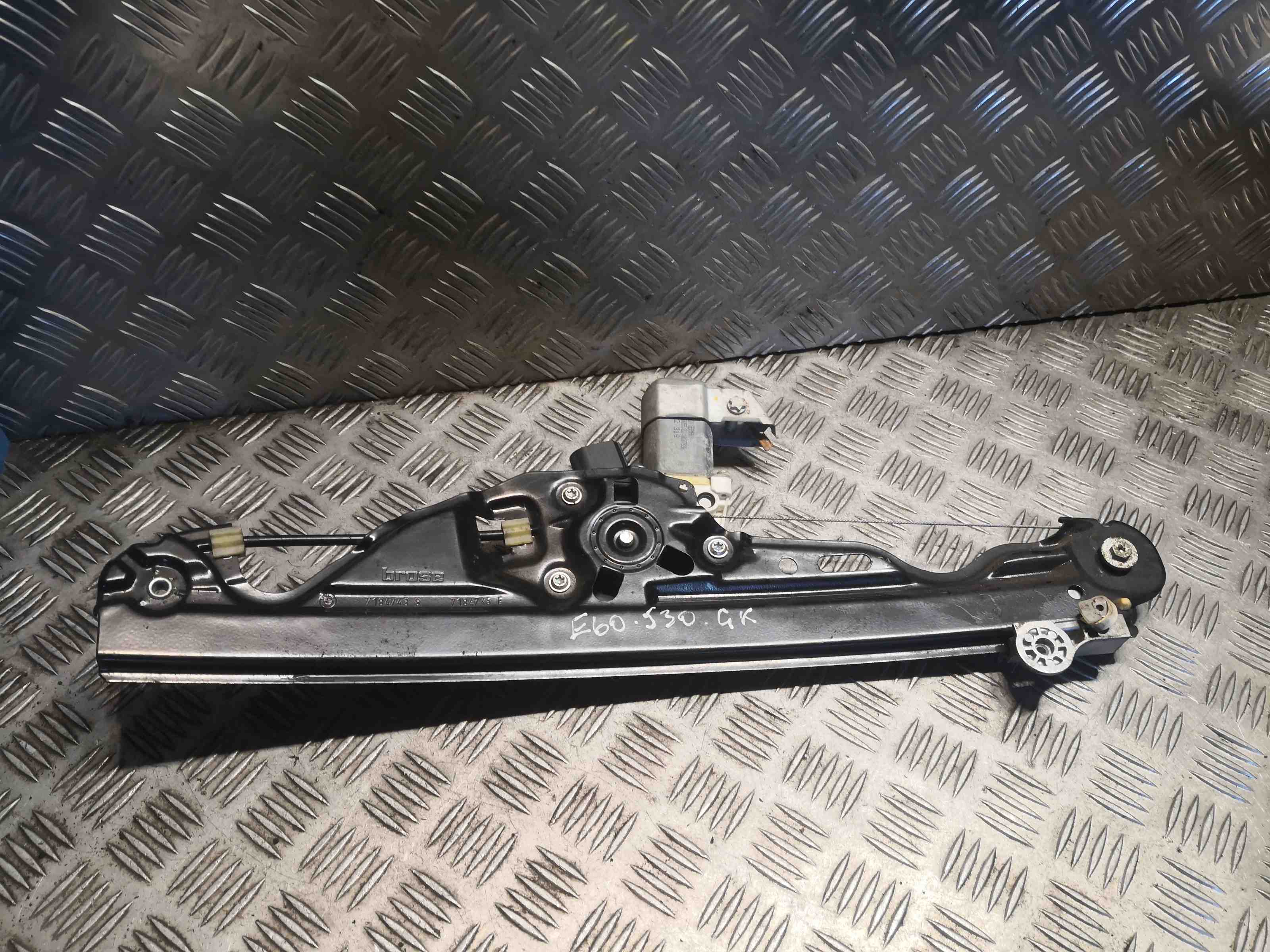 BMW 5 Series E60/E61 (2003-2010) Aizmugurējo kreiso durvju logu pacēlājs 7184743 32398306