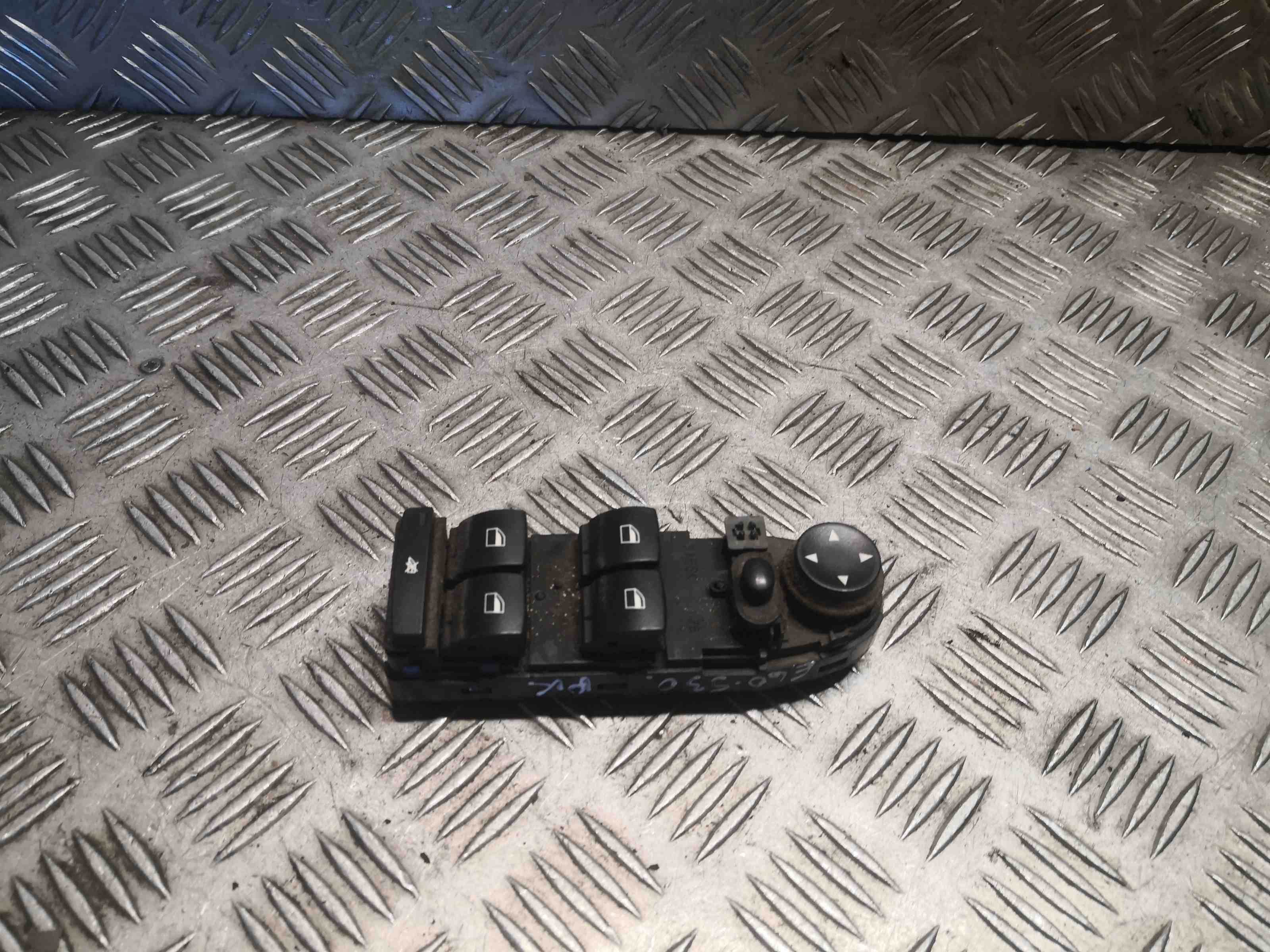 BMW 5 Series E60/E61 (2003-2010) Vänster främre dörrfönsterbrytare 9122110 32398643