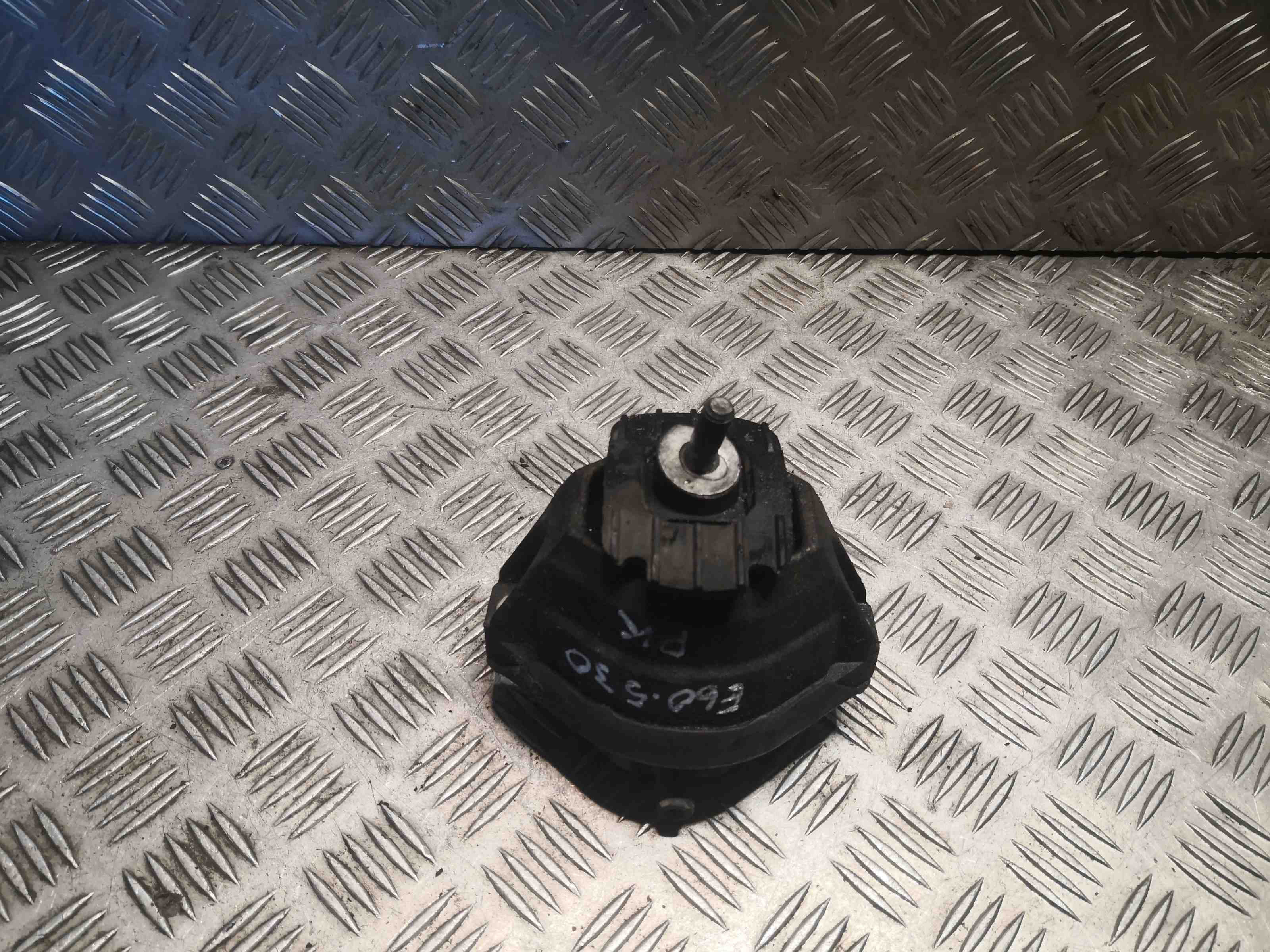 BMW 5 Series E60/E61 (2003-2010) Dzinēja stiprinājums/spilvens kreisajā pusē 6769874,22116769874 32399131