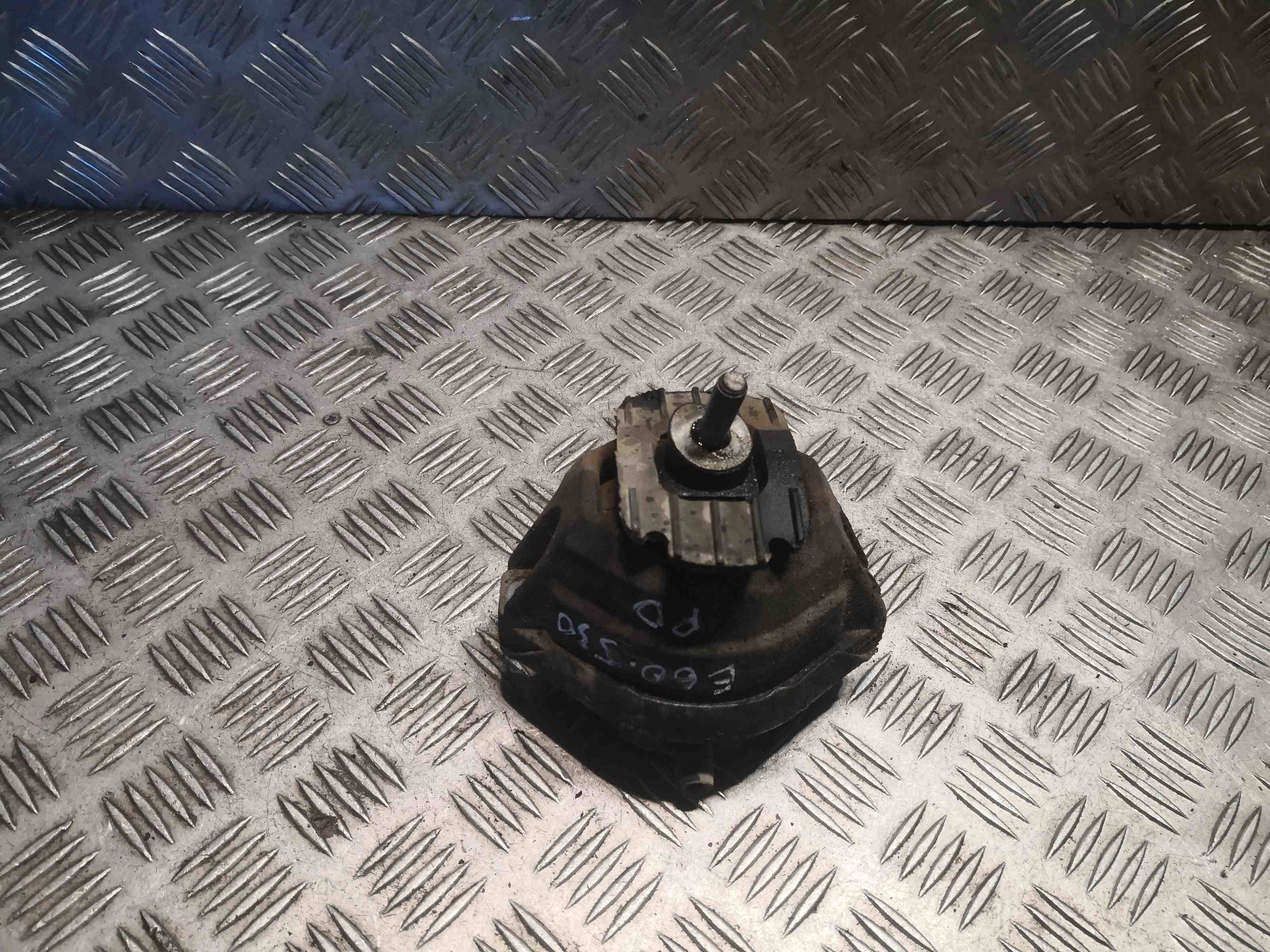 BMW 5 Series E60/E61 (2003-2010) Dzinēja stiprinājums/spilvens labajā pusē 6769874,22116769874 32399132