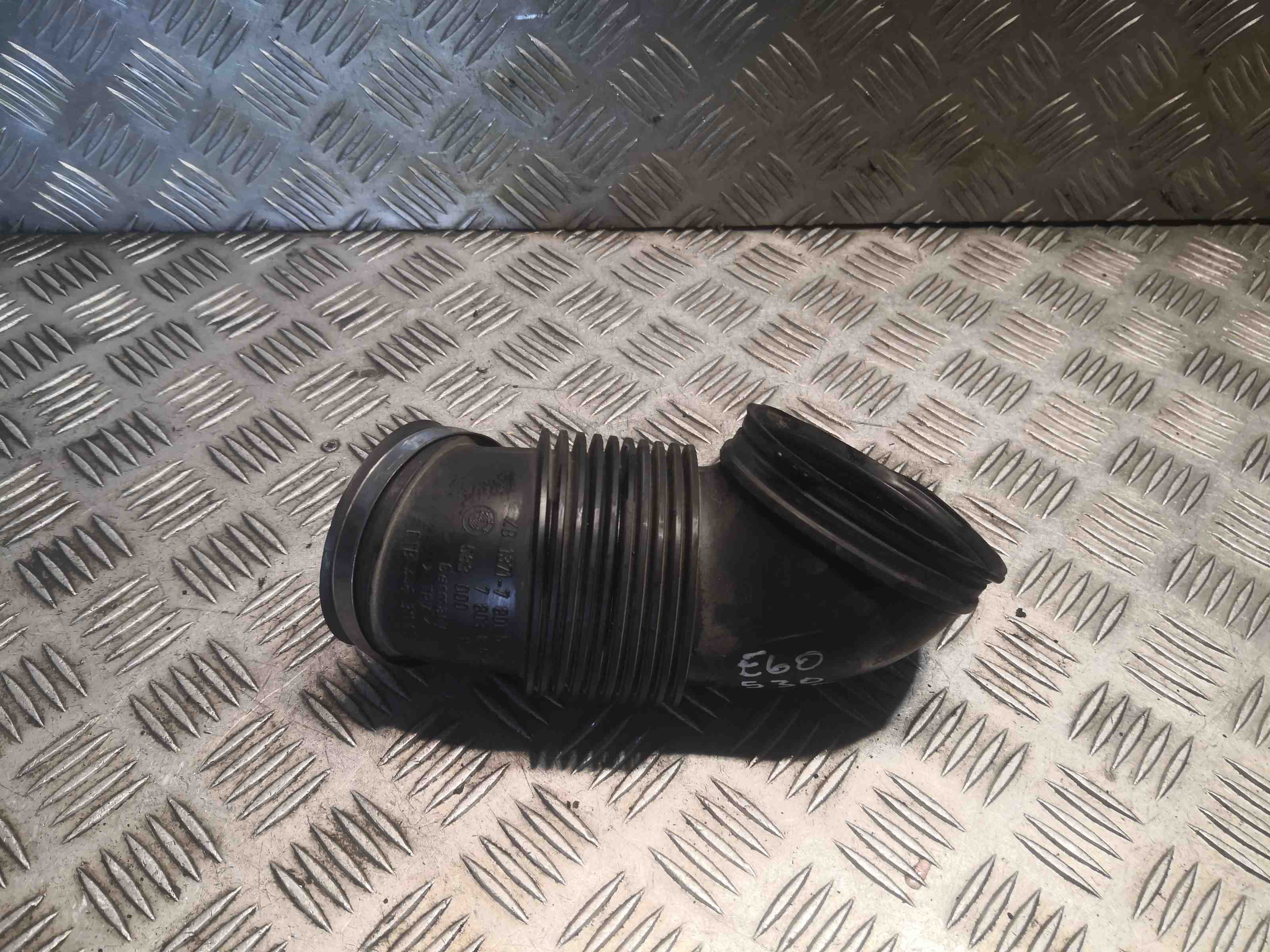 BMW 5 Series E60/E61 (2003-2010) Luftintagsrör 7801547 32402908