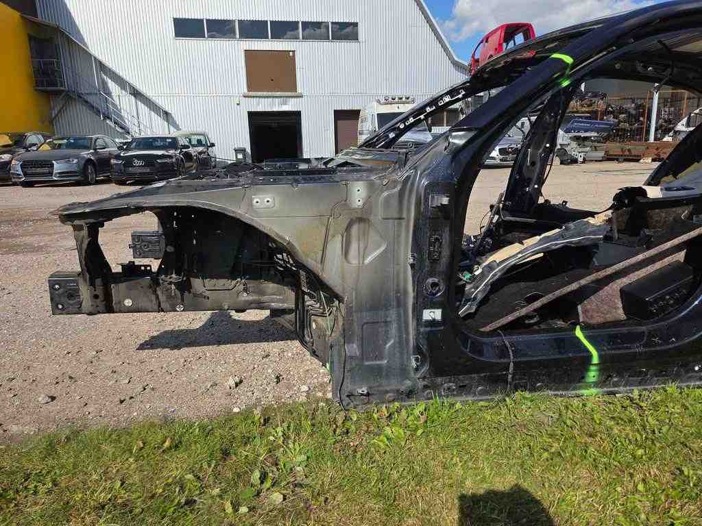 BMW 7 Series G11/G12 (2015-2023) Front left quarter 32430836