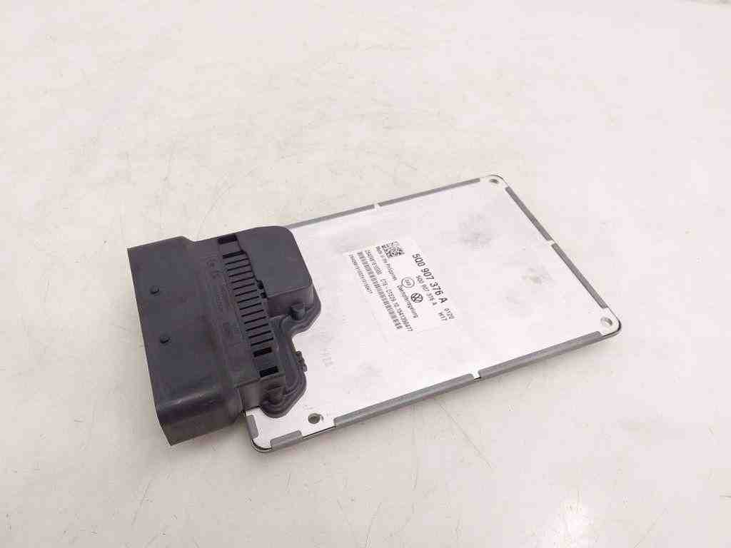 VOLKSWAGEN Passat B8 (2014-2023) Блок управления активной подвеской 5Q0907376A 32484735