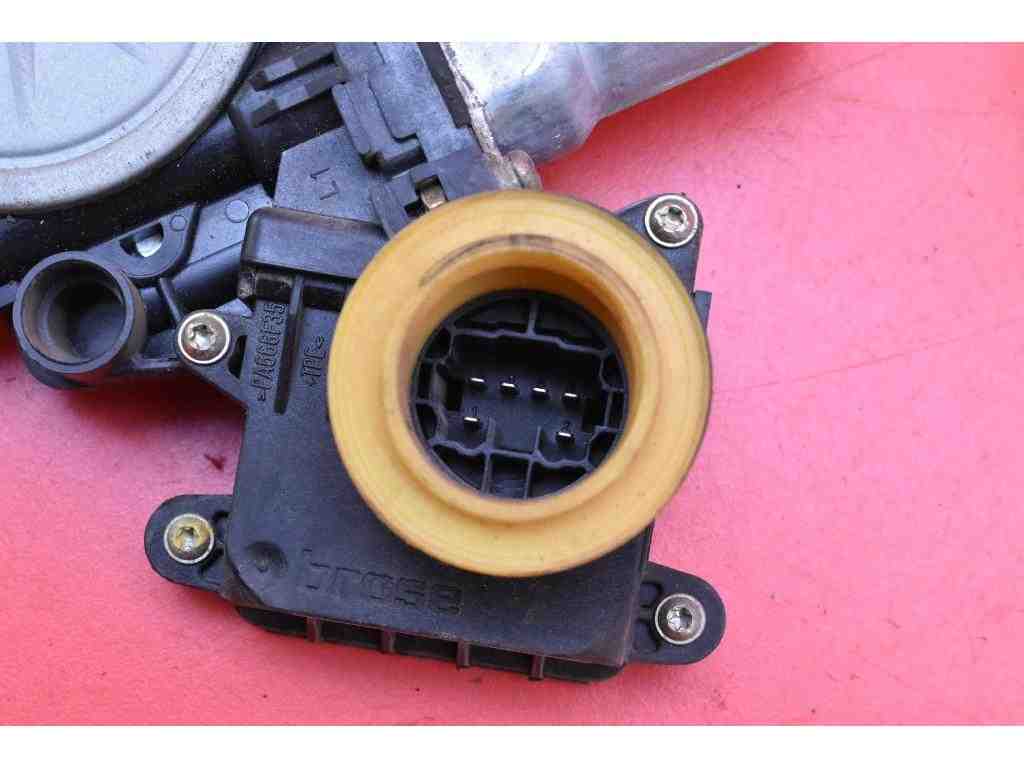 TOYOTA Corolla Verso 1 generation (2001-2009) Priekšējo kreiso durvju logu pacēlājs 69820-0F010 32233140