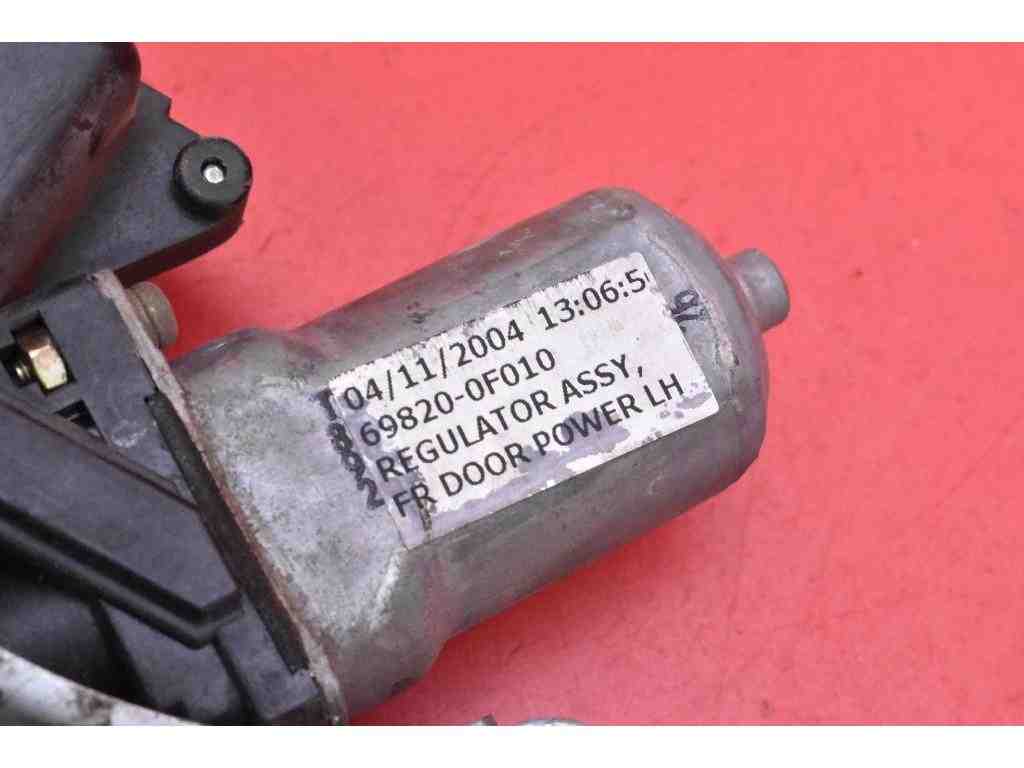 TOYOTA Corolla Verso 1 generation (2001-2009) Priekšējo kreiso durvju logu pacēlājs 69820-0F010 32233140
