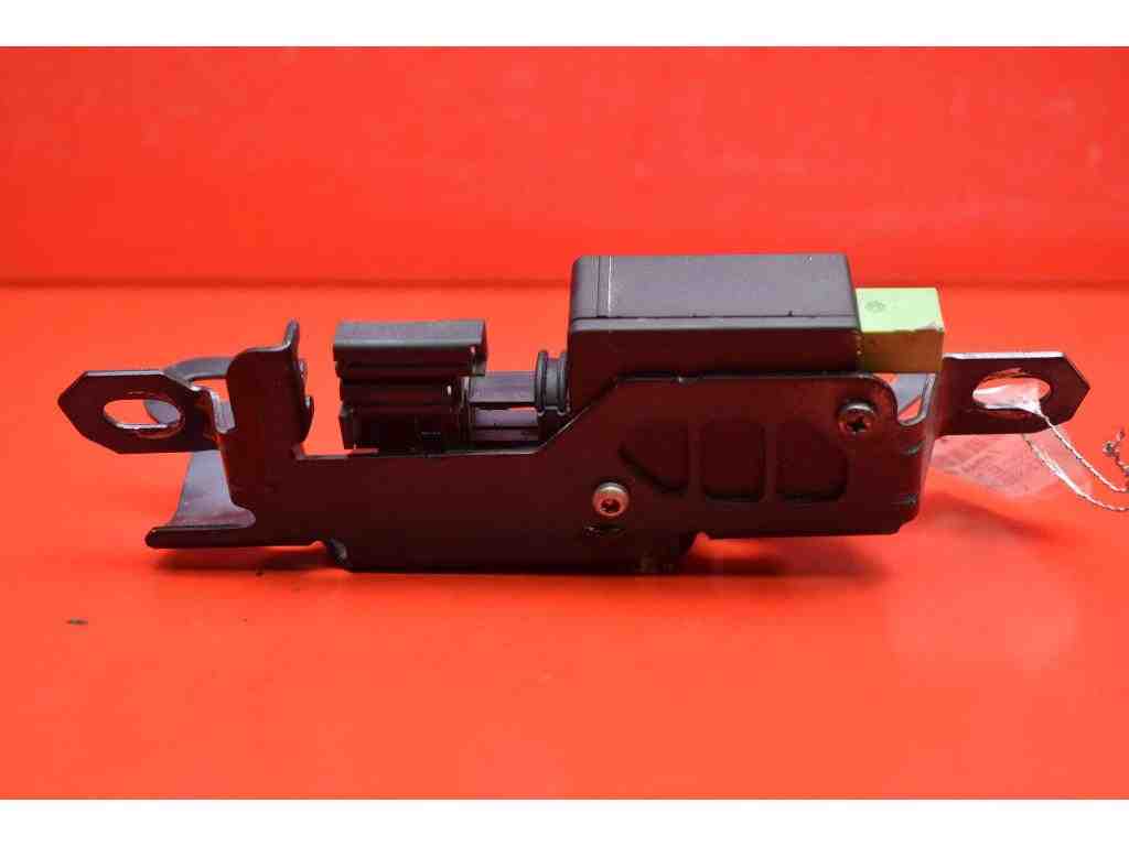 VOLVO C70 2 generation (2005-2013) Замок крышки багажника 30784739 32385424