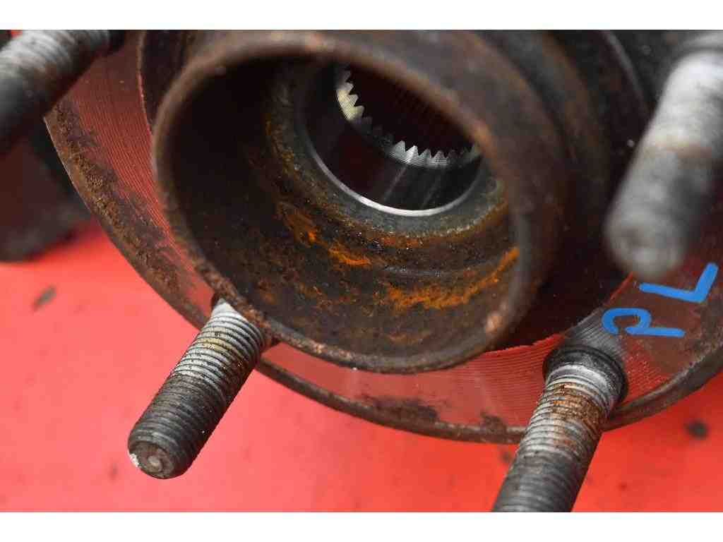 VOLVO C70 2 generation (2005-2013) Rear Left Wheel Hub 3M51-3K171 32385525