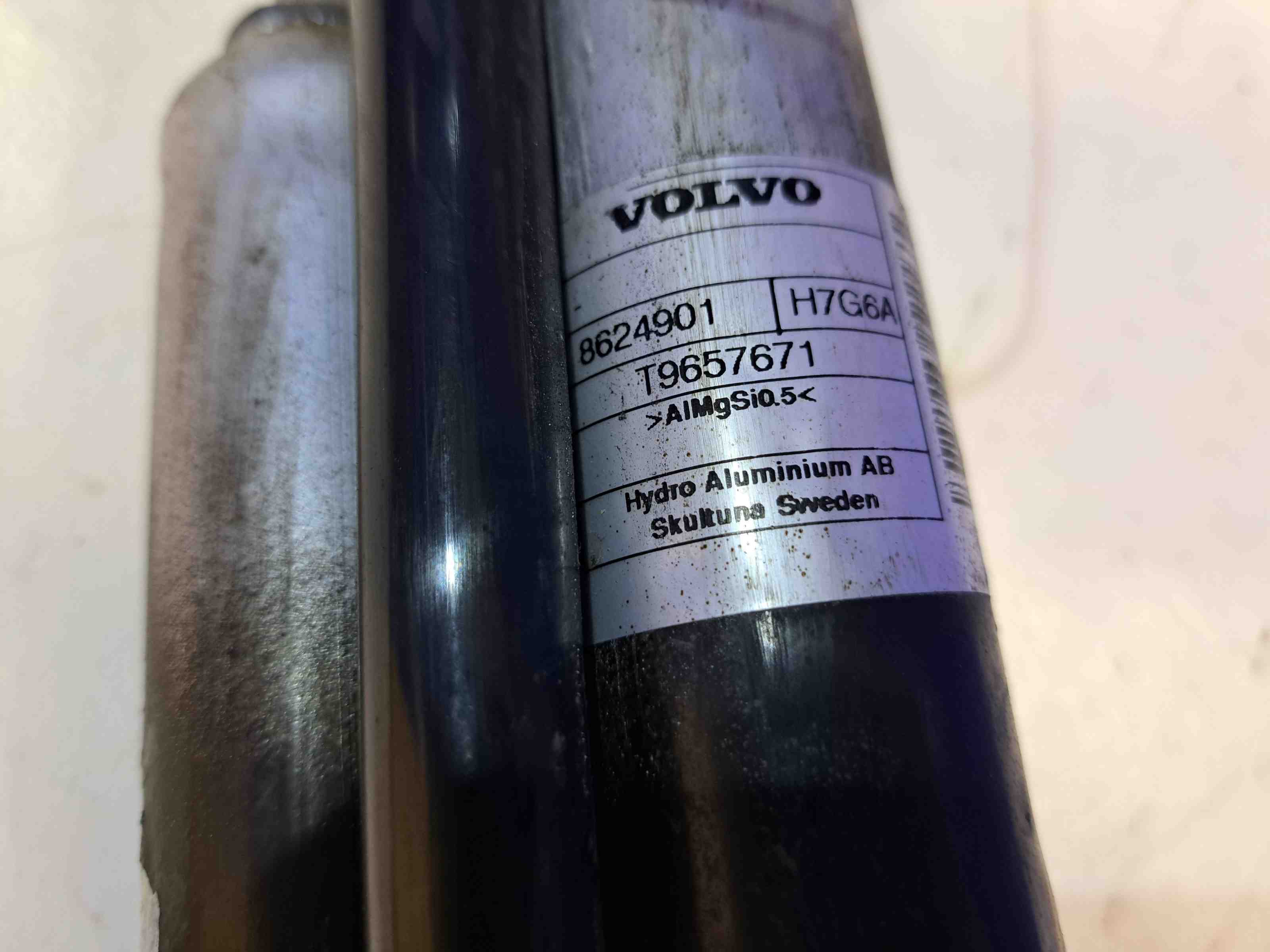 ウンコ VOLVO V40 Cross Country 526 Schlauch Kühlung 31368800 2.0