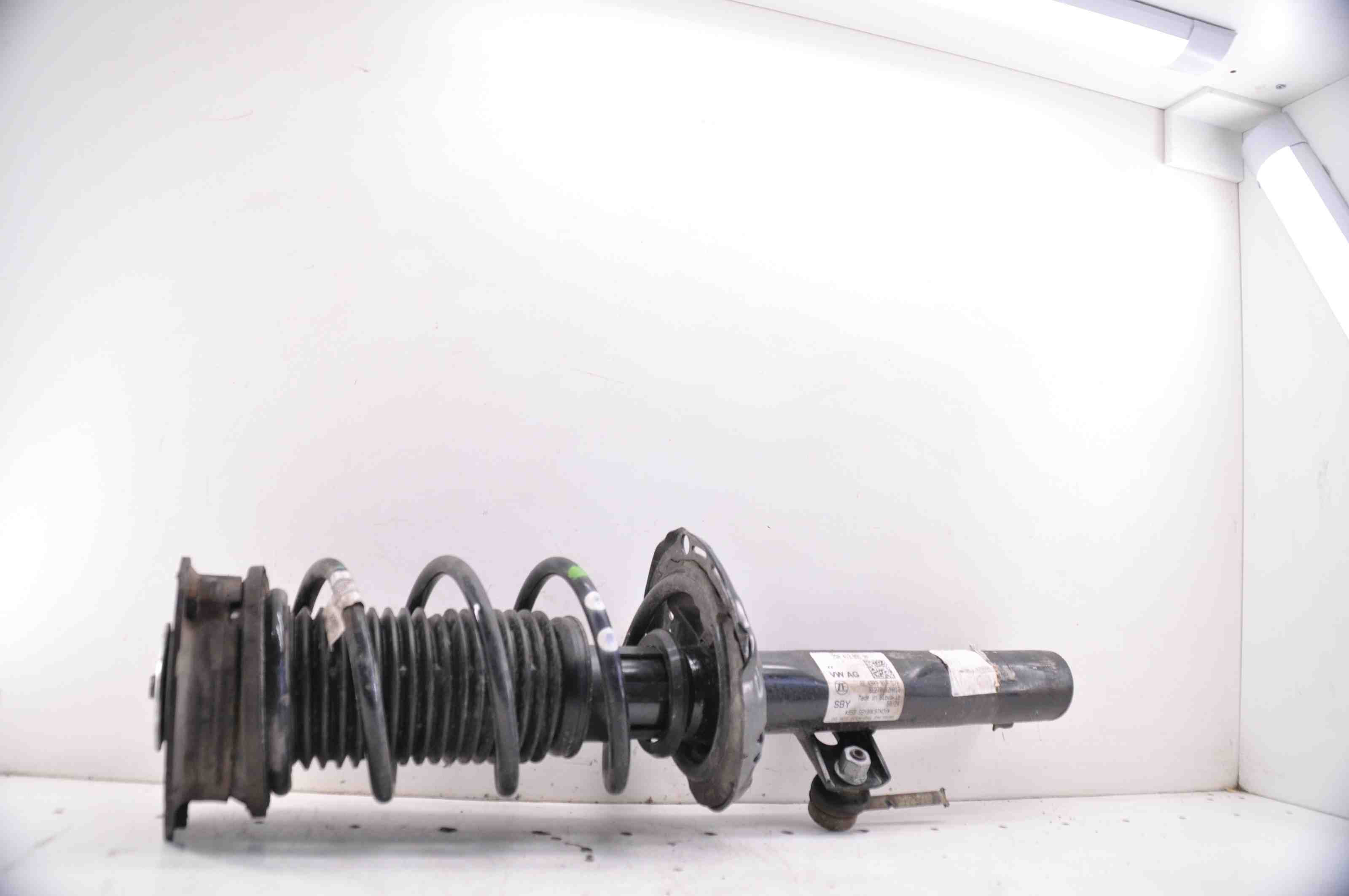 SEAT Ibiza 5 generation (2017-2023) Амортизатор передний левый 2Q0413031AN 32396271