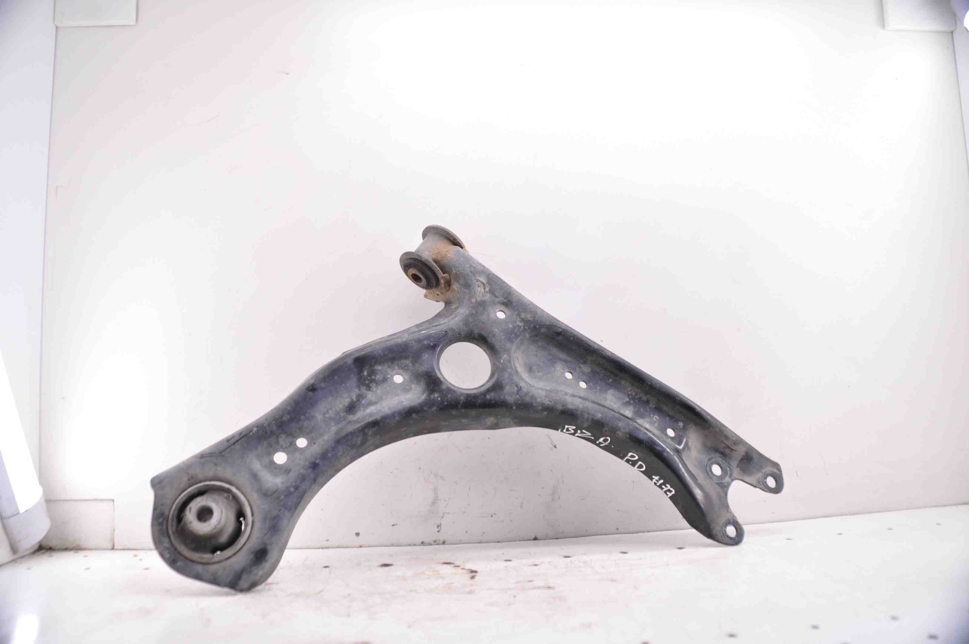 SEAT Ibiza 5 generation (2017-2023) Передний рычаг 2Q0407152B 32396425