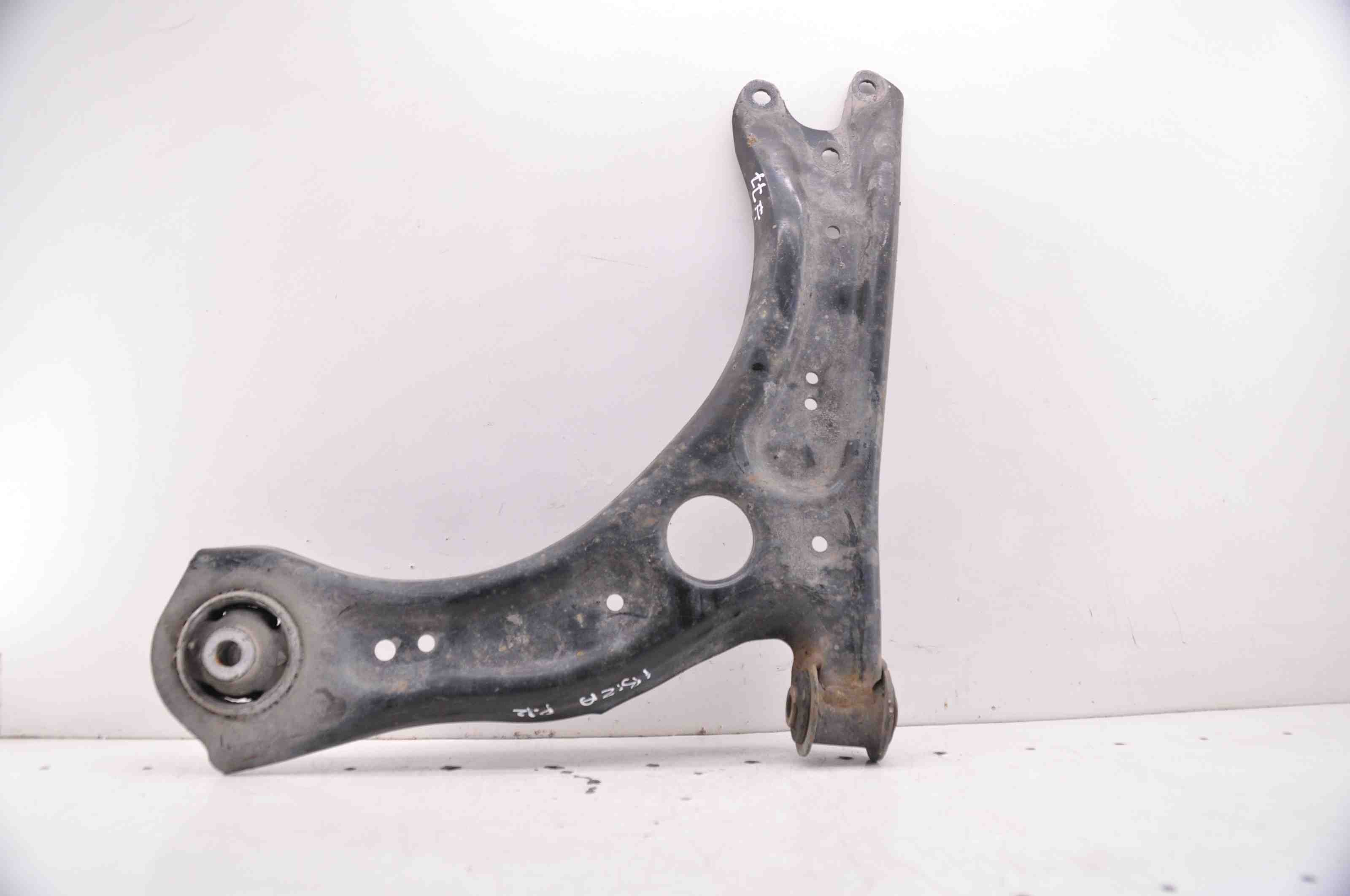 SEAT Ibiza 5 generation (2017-2023) Передний рычаг 2Q0407151B 32396440