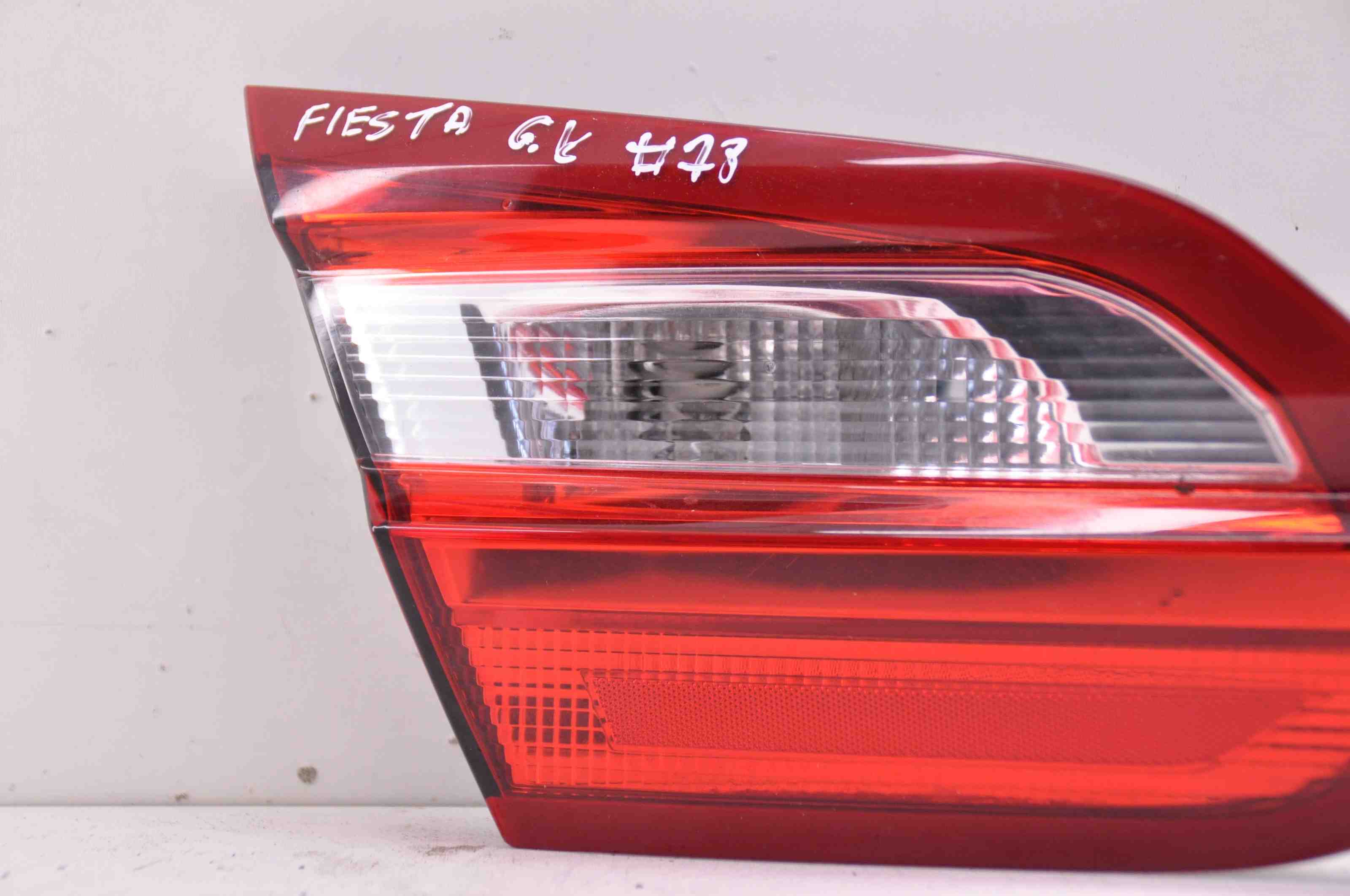 FORD Fiesta 7 generation (2017-2024) Aizmugurējais kreisais lukturis bagāžniekā H1BB13A603 32396820