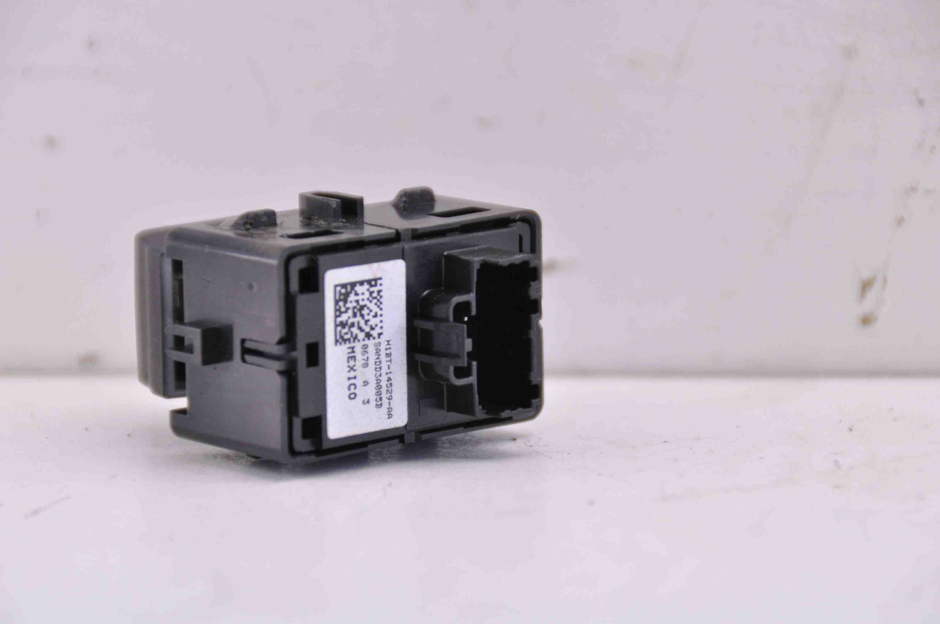 FORD Fiesta 7 generation (2017-2024) Кнопка стеклоподъемника передней правой двери H1BT14529AA 32408666