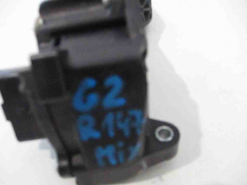 RENAULT Megane 3 generation (2008-2020) Aizmugurējo Durvju Stikla Sliede 822300011R 32467894