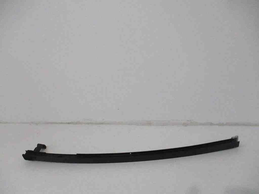 RENAULT Megane 3 generation (2008-2020) Стеклянная рейка задней двери 822300011R 32467894
