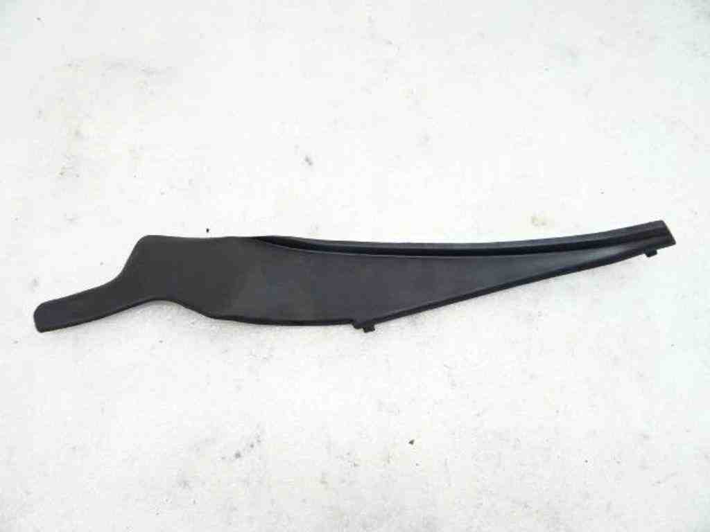 RENAULT Kadjar 1 generation (2015-2024) Priekšējā stikla tīrītāja apdare / plastmasa 727616371R 32487401