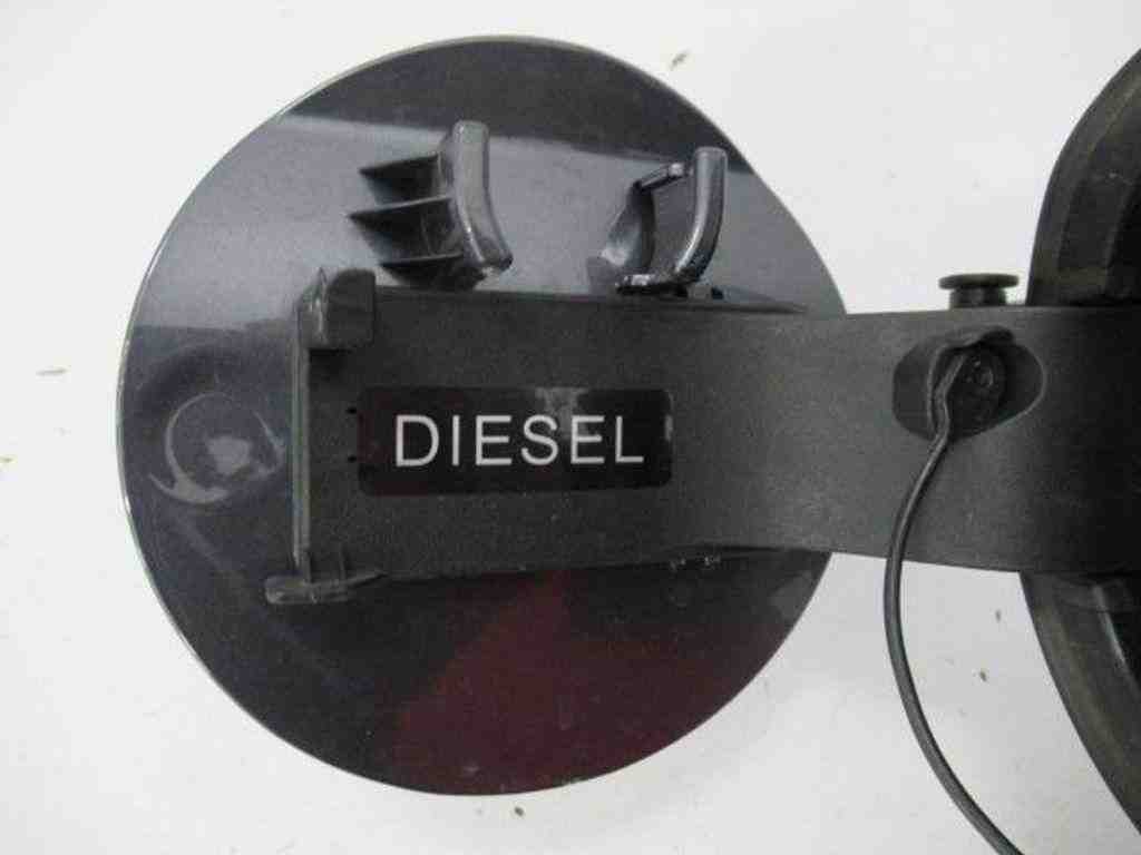 HYUNDAI i30 GD (2 generation) (2012-2017) Fuel Tank Flap 32488681