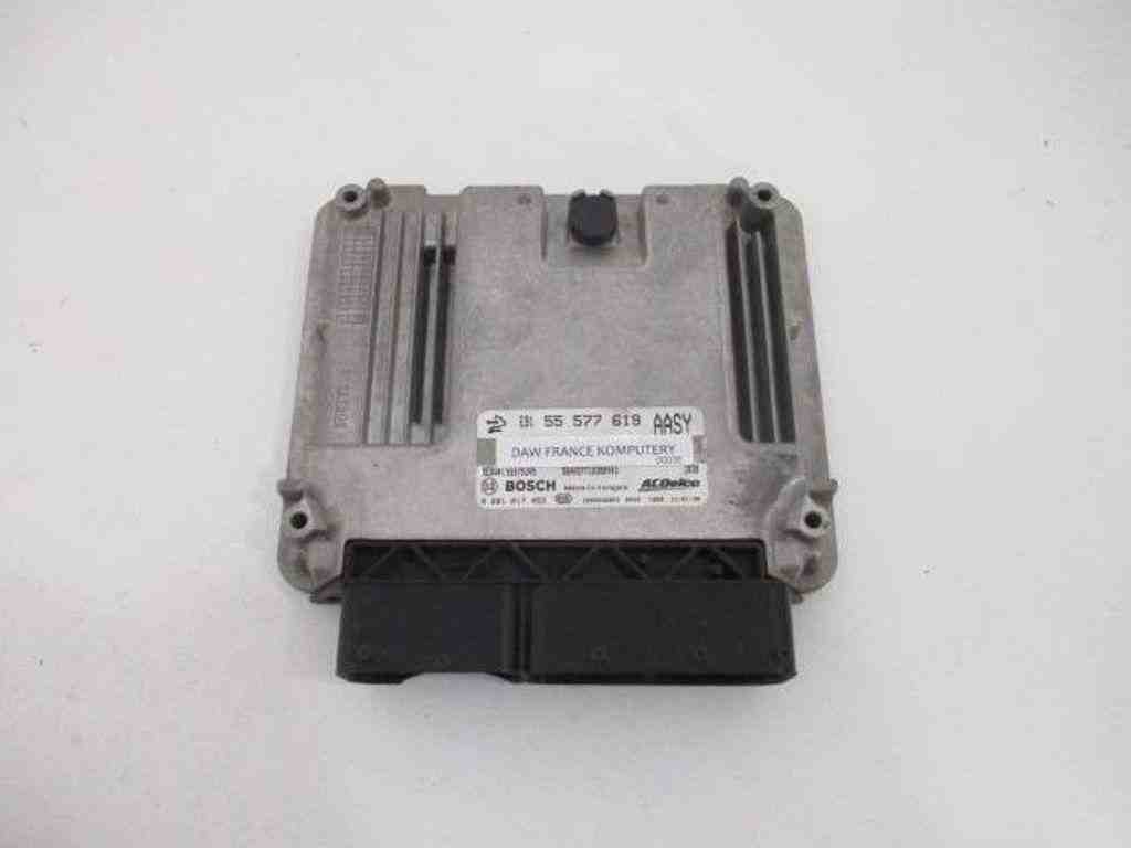 OPEL Astra J (2009-2020) Riadiaca jednotka motora 0281017453,55575349,55577619 32488966